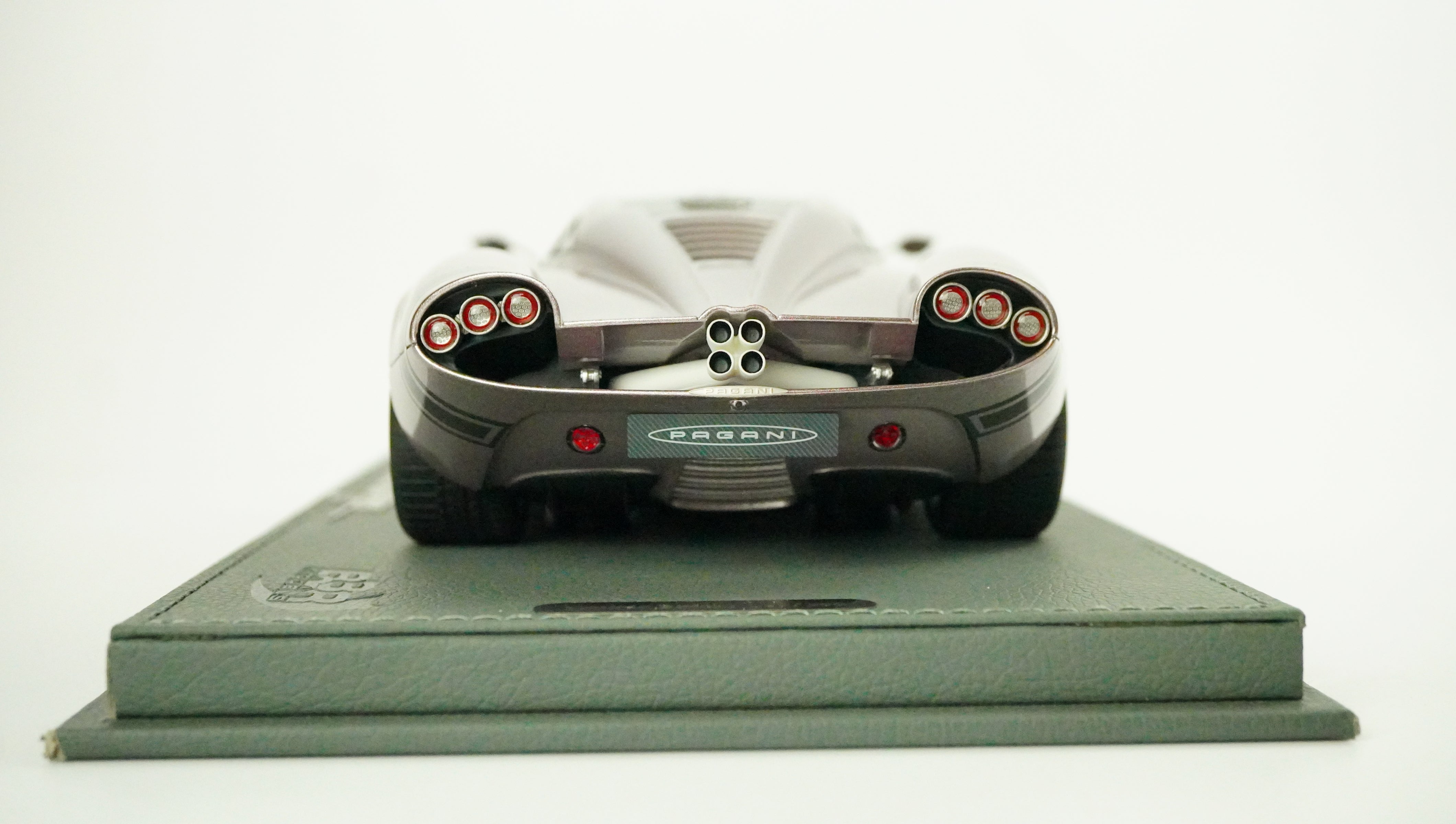 Pagani Huayra Codalunga Limited (incl. Showcase) 2022 1:18