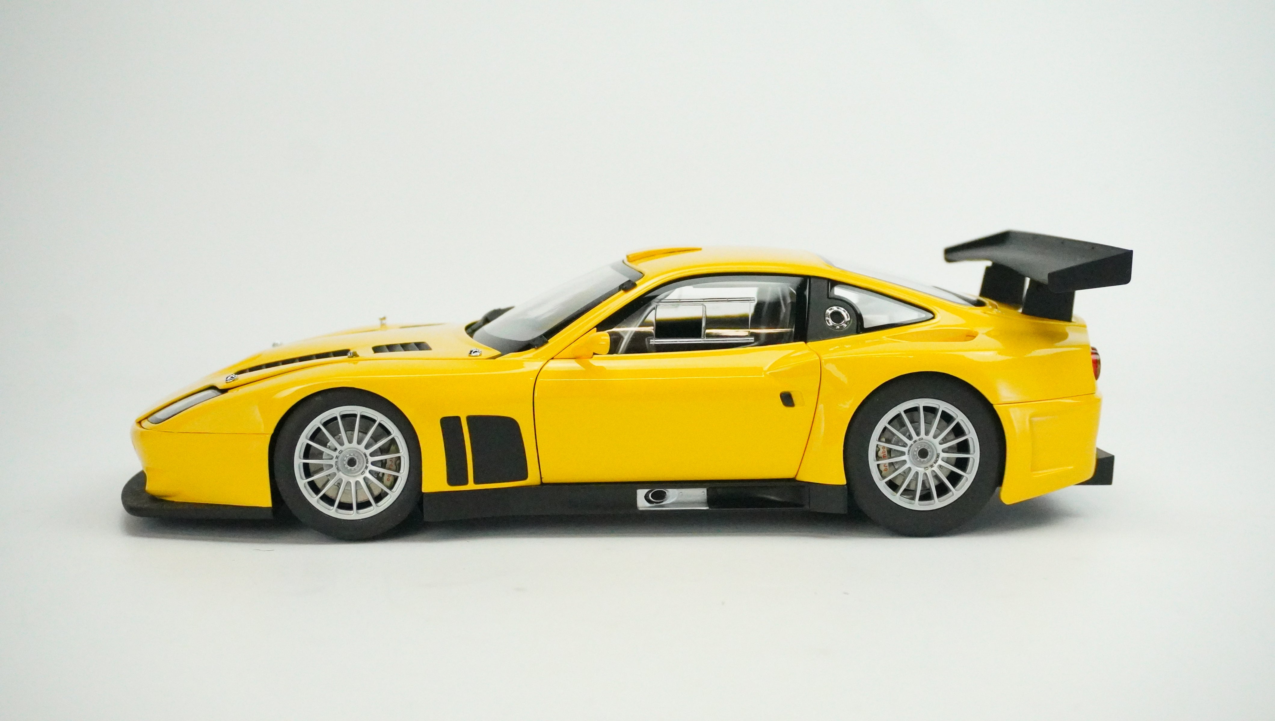 Ferrari 575 GTC 2004 1:18