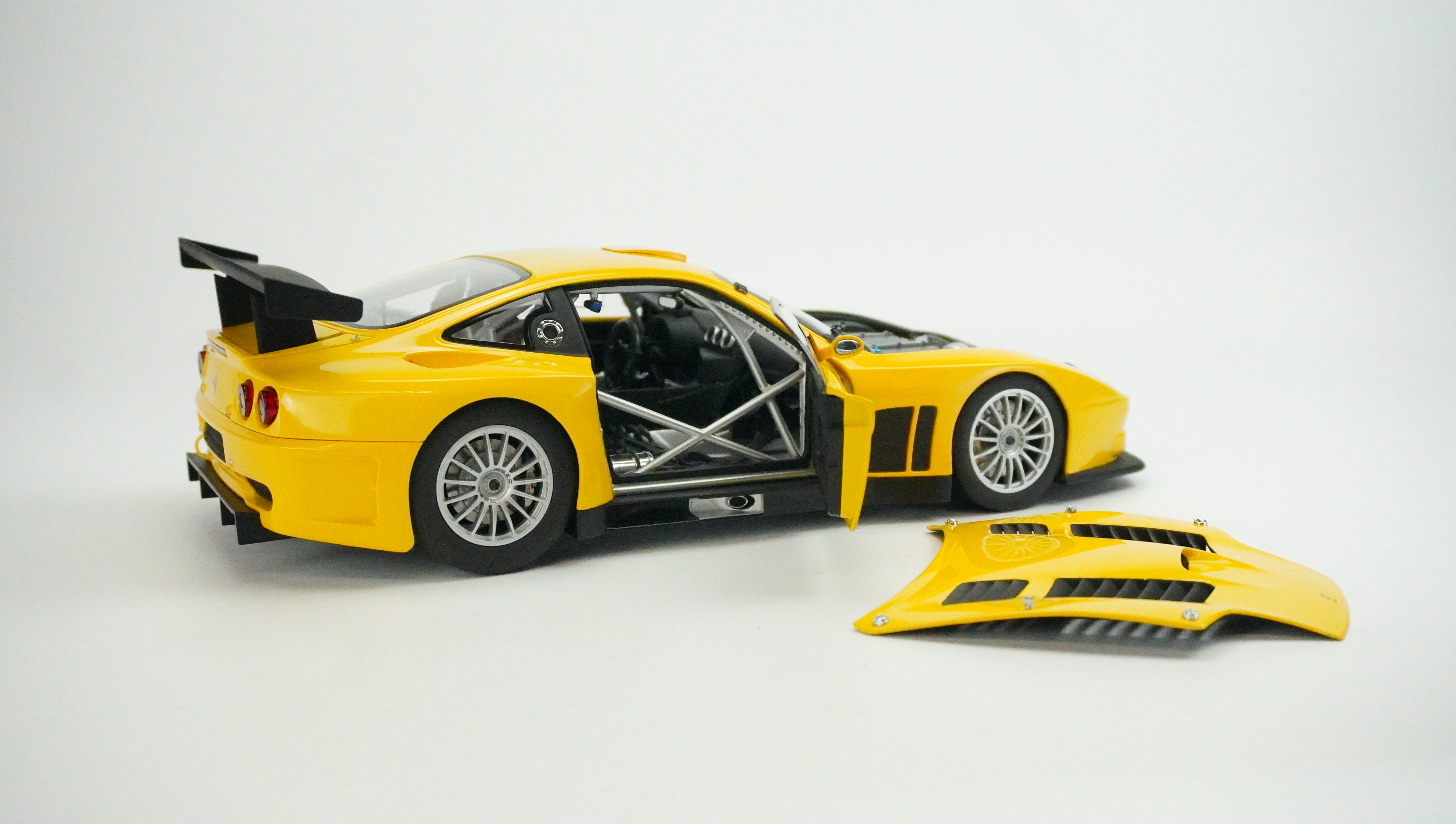 Ferrari 575 GTC 2004 1:18
