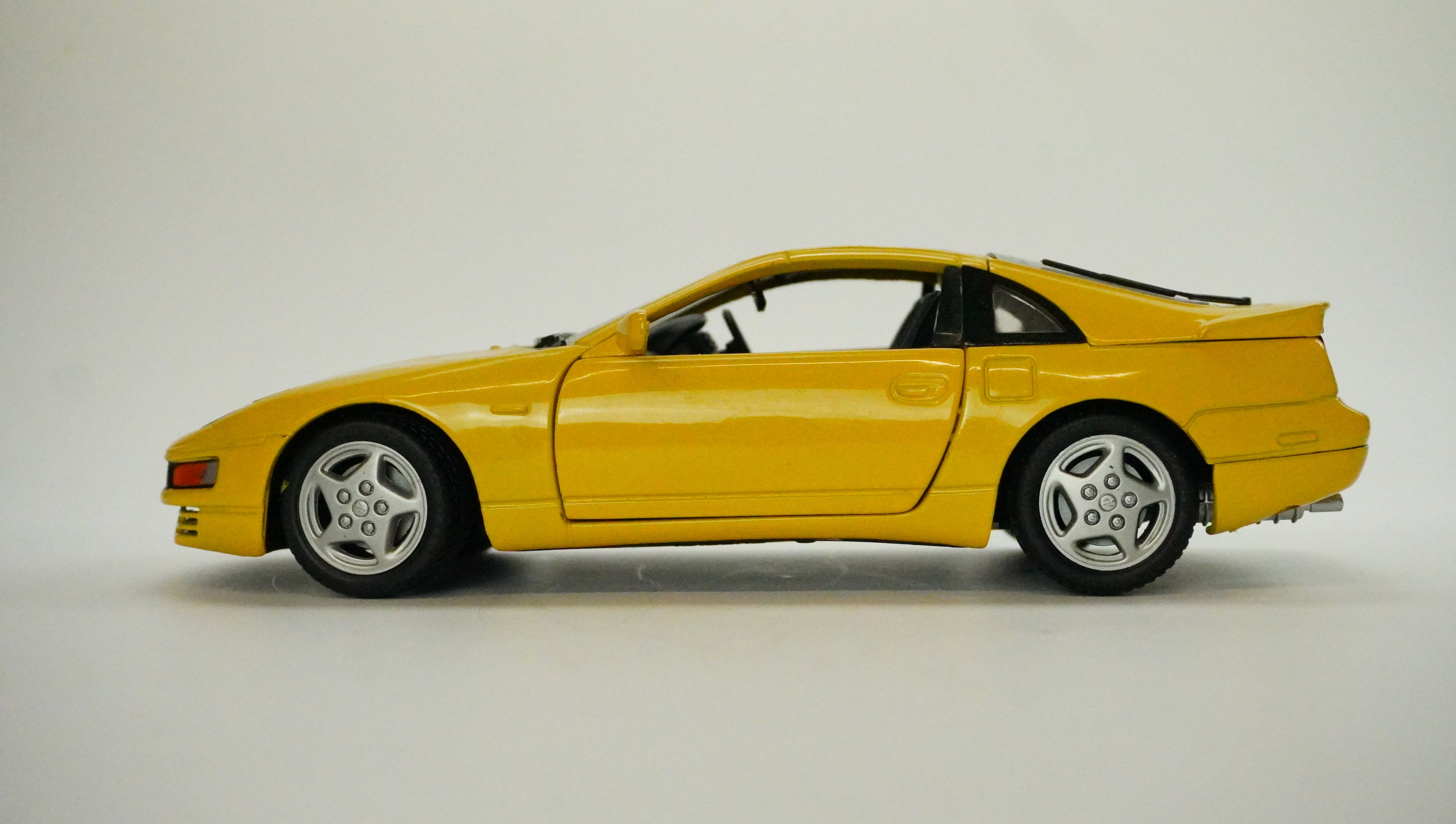 Nissan Fairlady Z300 1:18