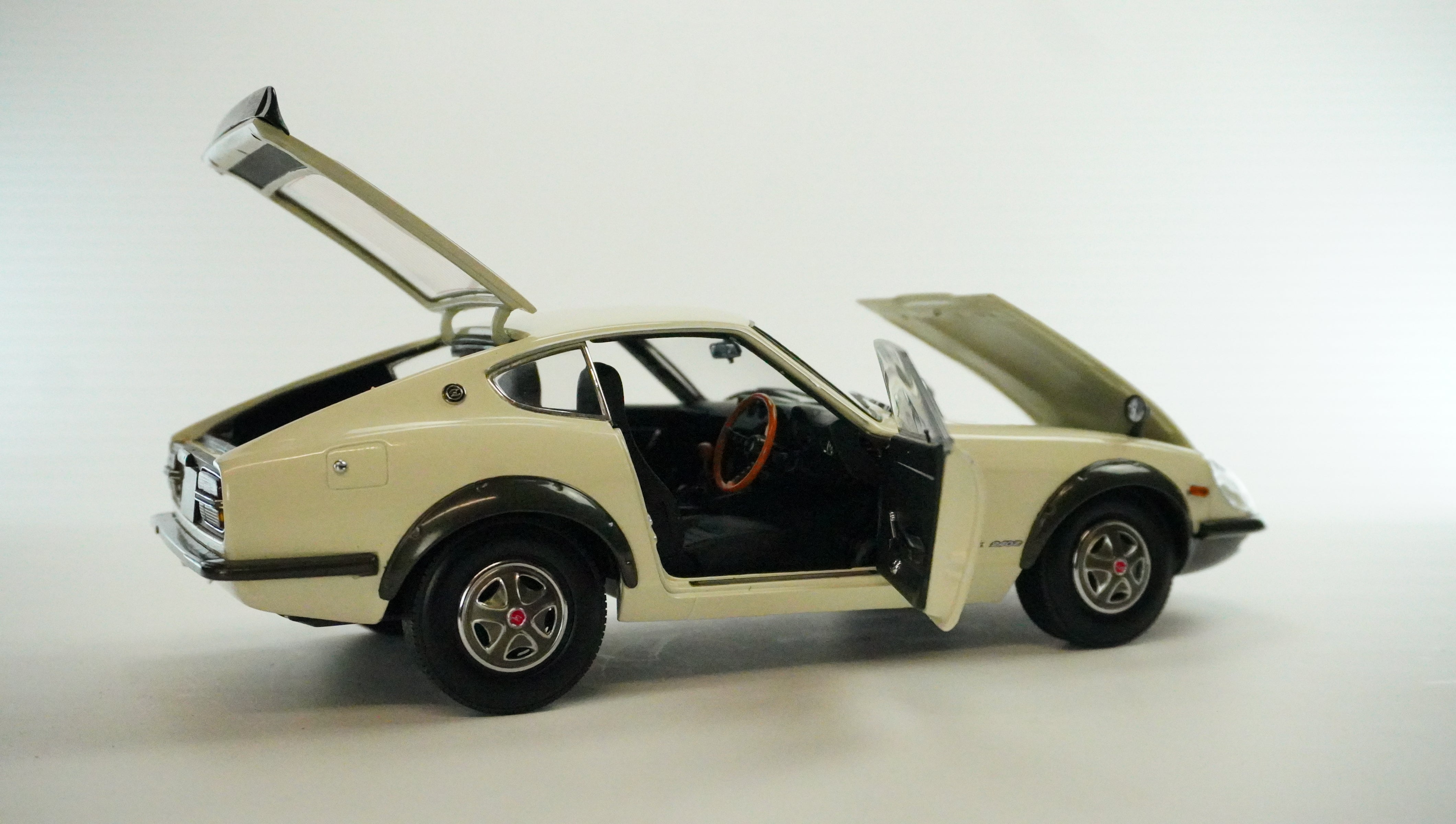 Nissan Fairlady 240 Z-G 1:18