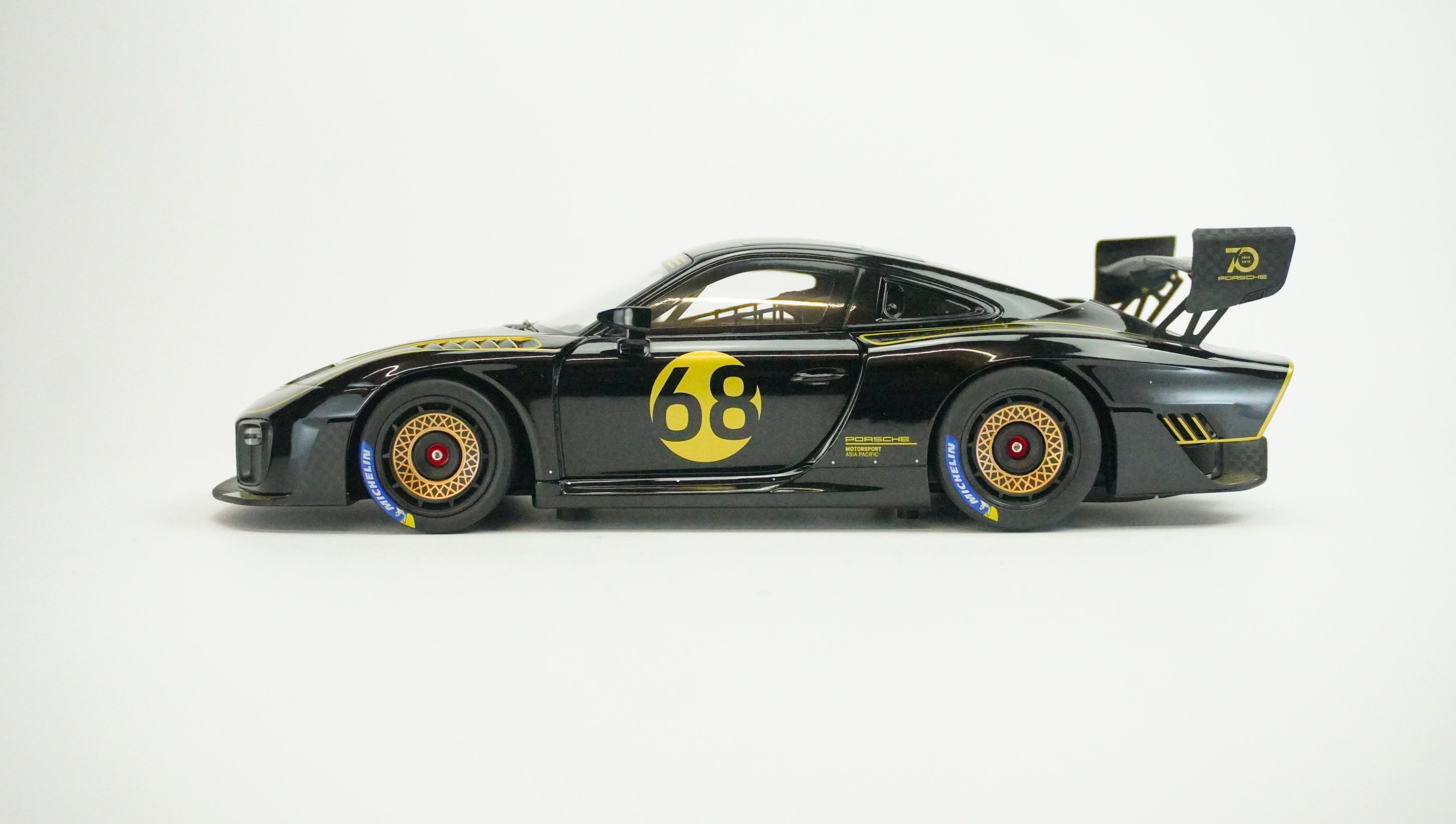 Porsche 935/19 Racing Nr.68 1:18
