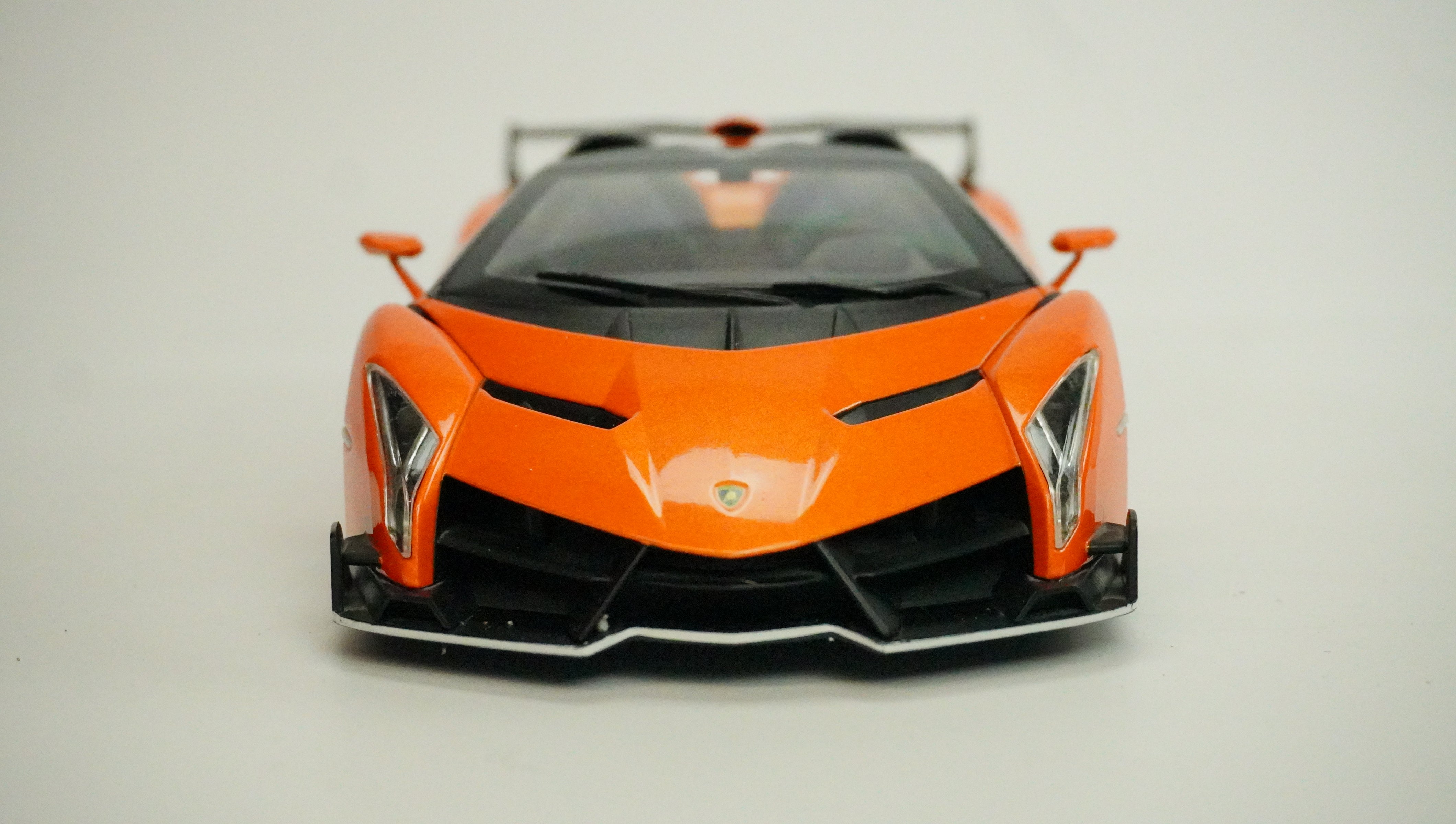 Lamborghini Veneno Spyder (ohne Box) 1:18
