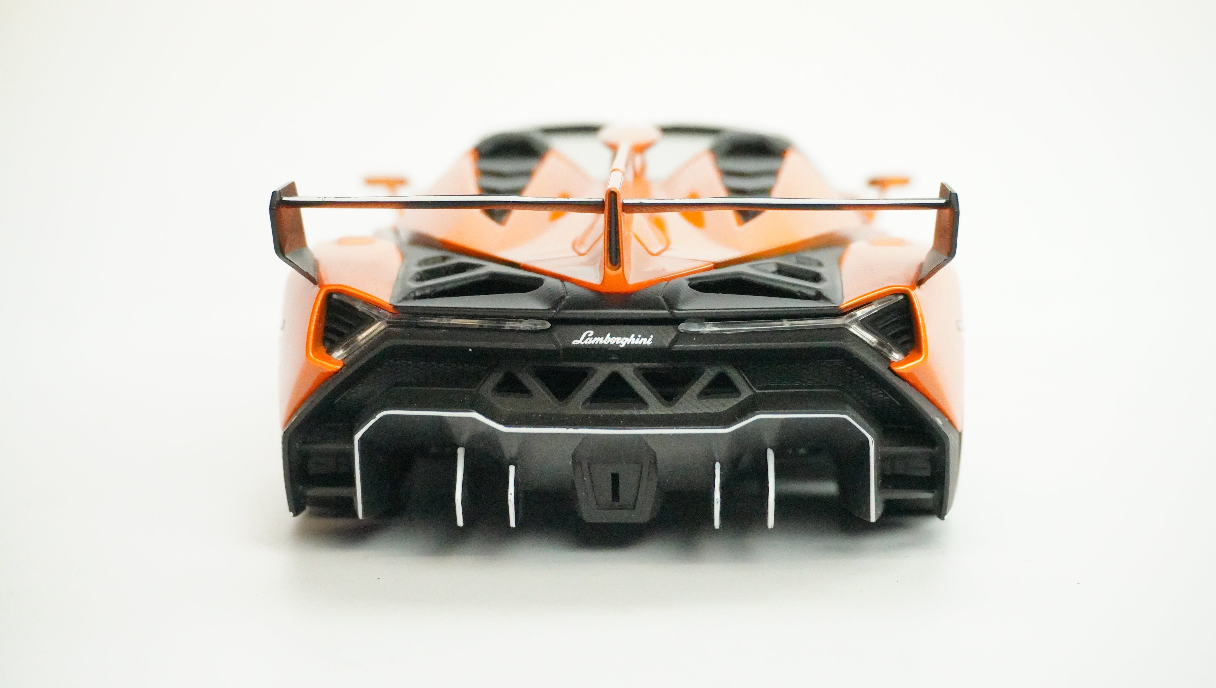 Lamborghini Veneno Spyder (ohne Box) 1:18