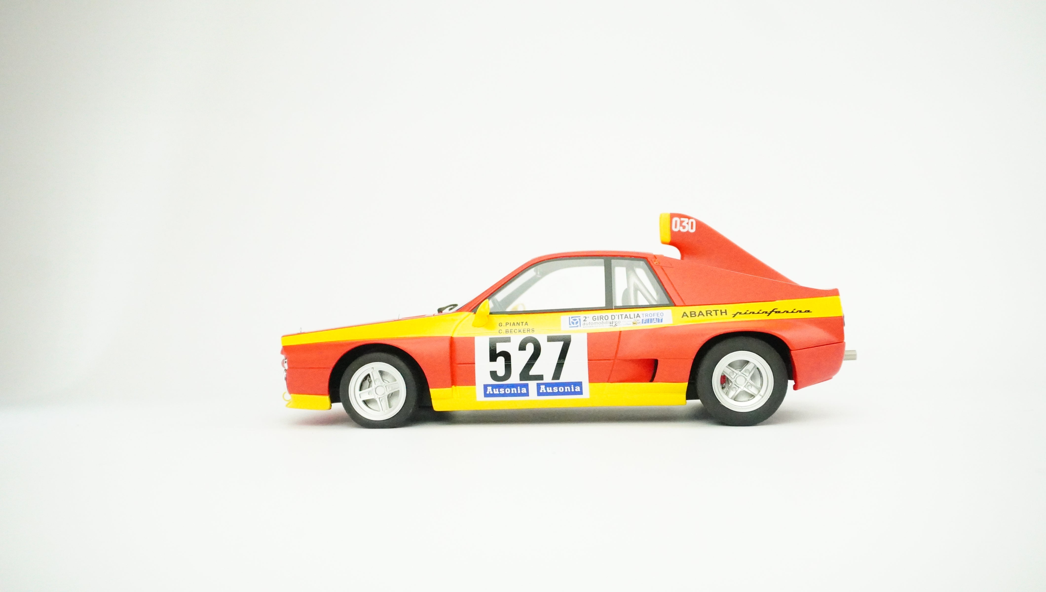Fiat Abarth SE030 Pininfarina Rally Nr. 527 Limited 1:18