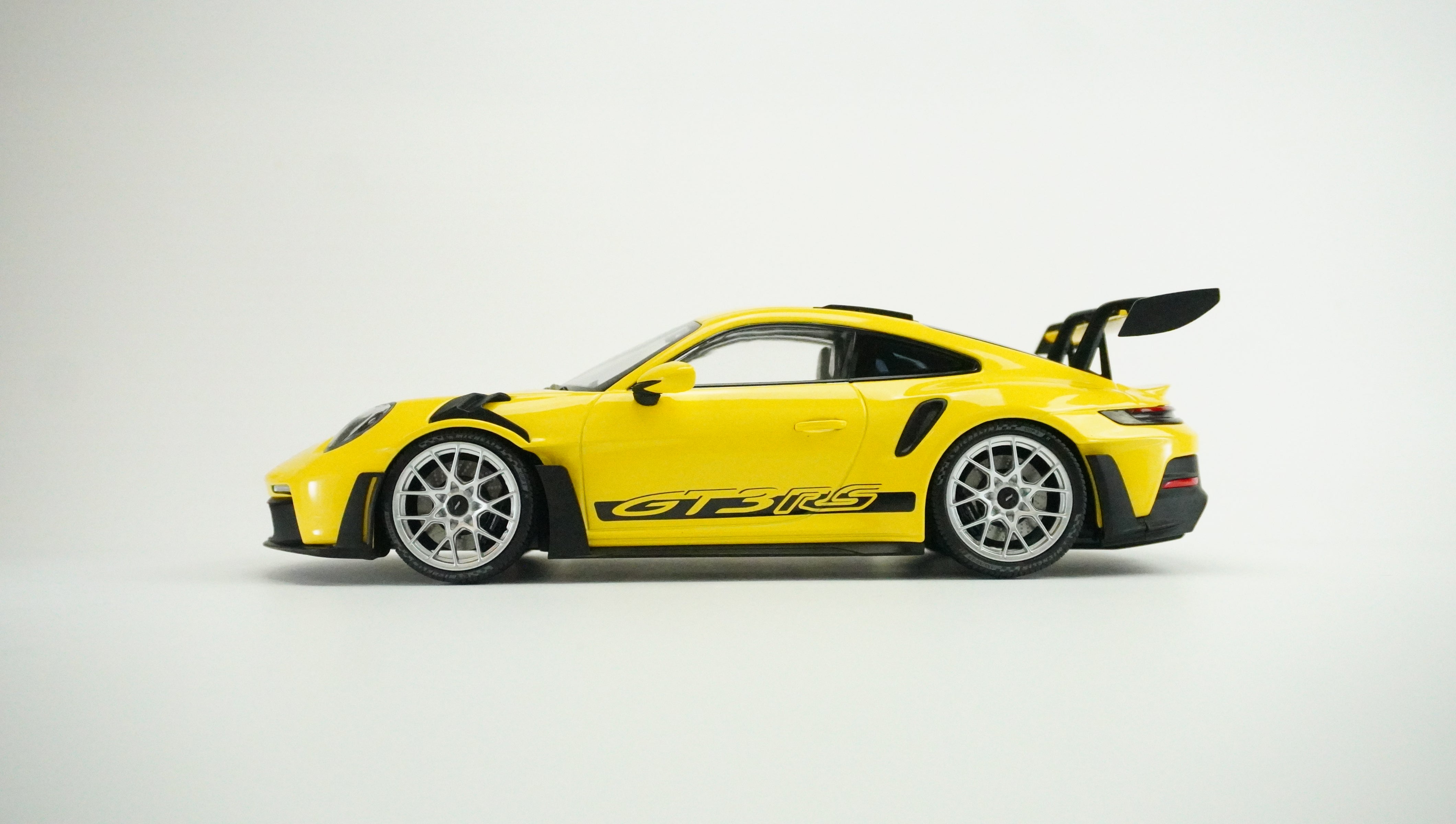 Porsche 911 (992) GT3 RS 1:18
