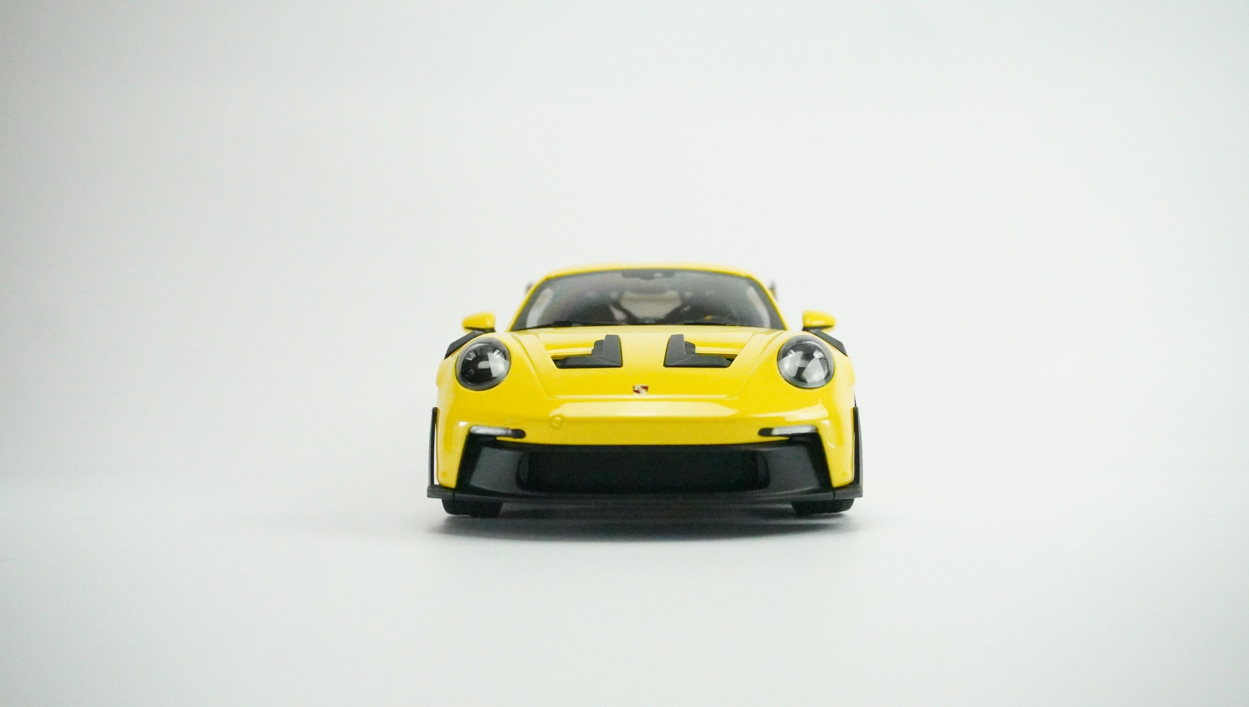Porsche 911 (992) GT3 RS 1:18