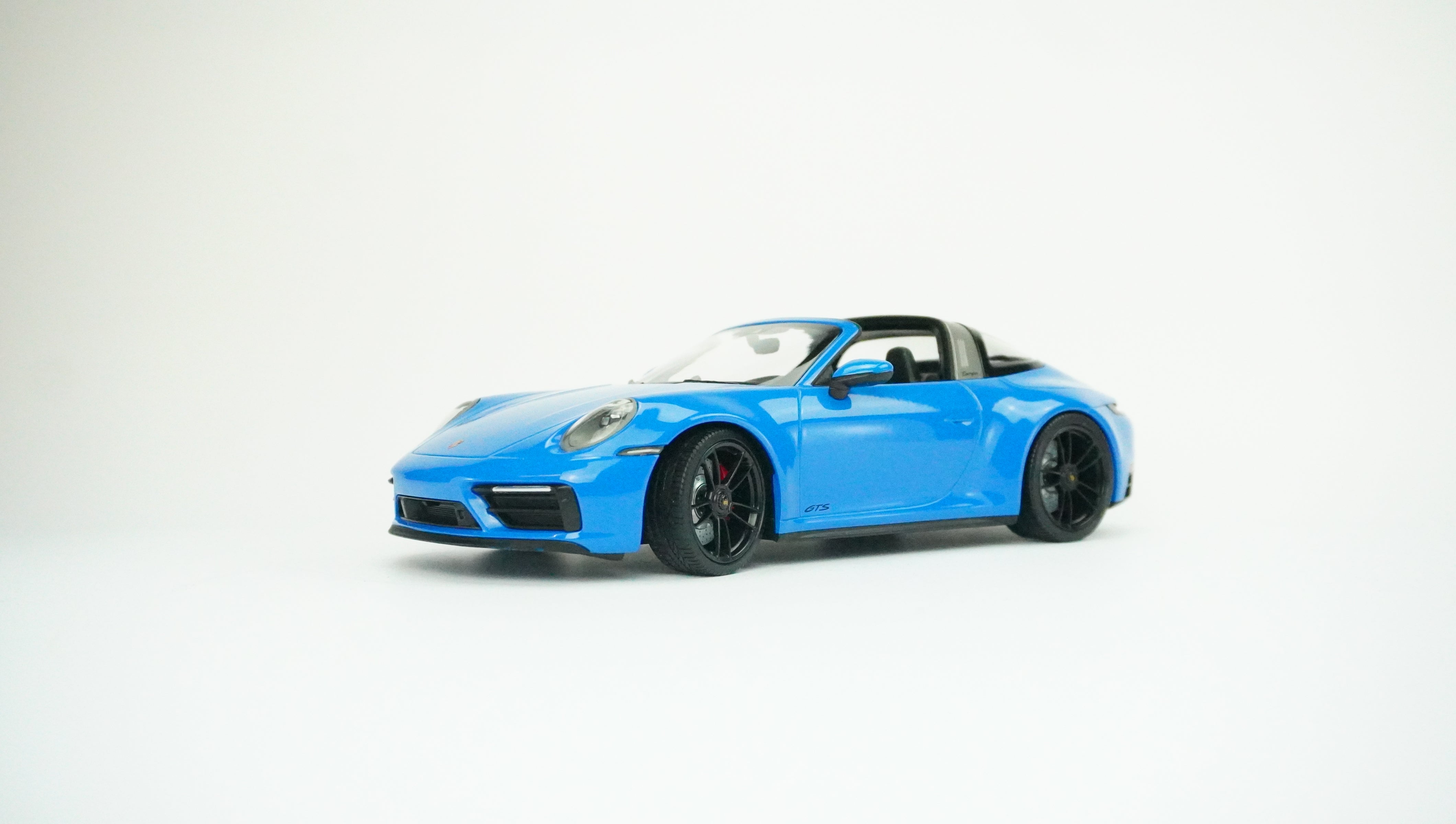 Porsche 911 (992) Targa 4 GTS 1:18