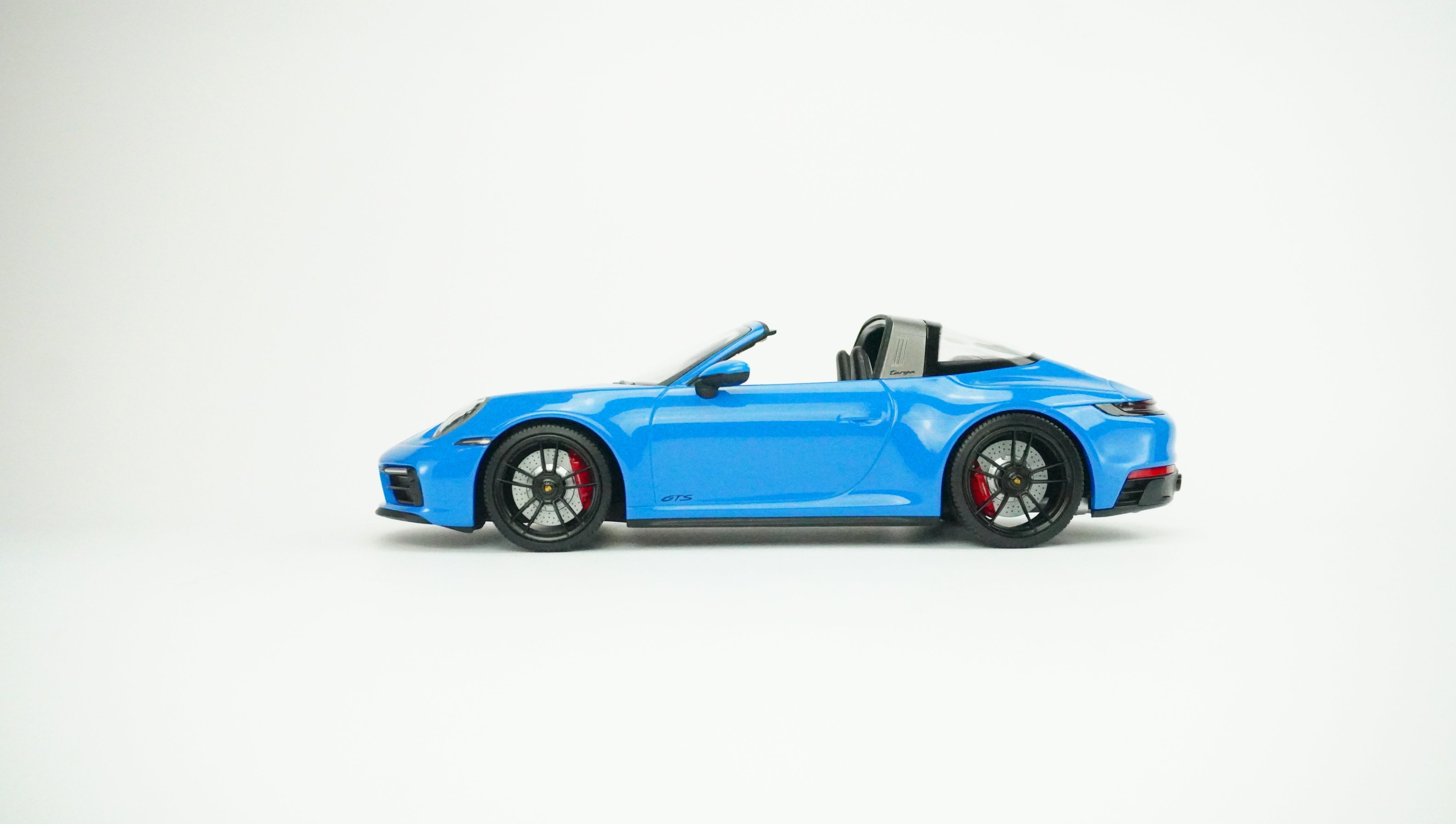 Porsche 911 (992) Targa 4 GTS 1:18