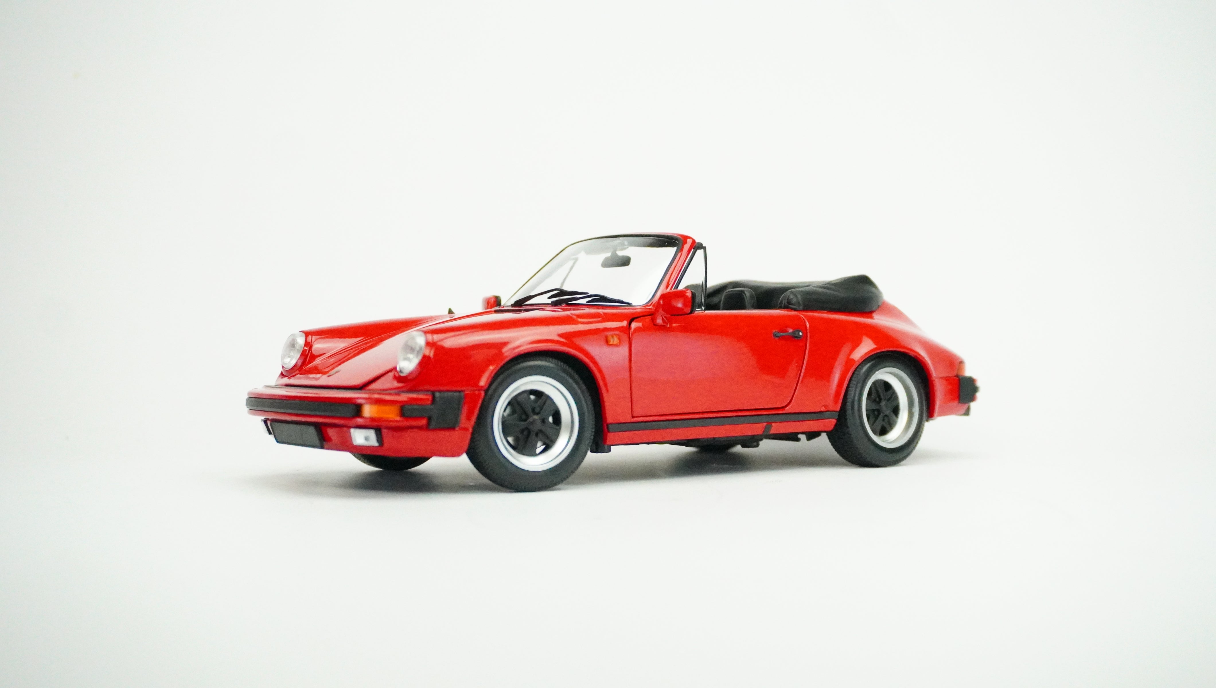Porsche 911 Carrera Cabrio 1:18