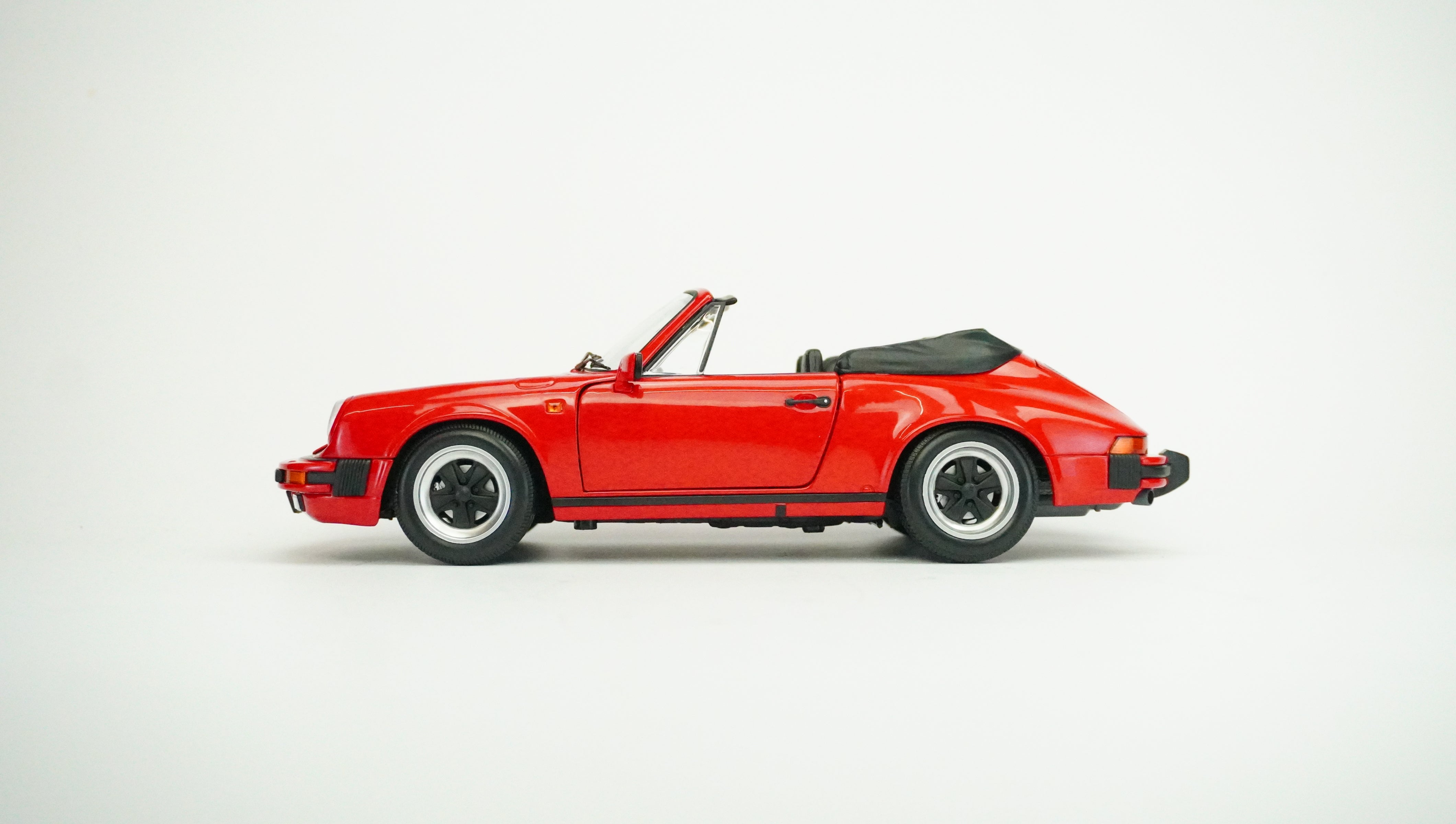 Porsche 911 Carrera Cabrio 1:18
