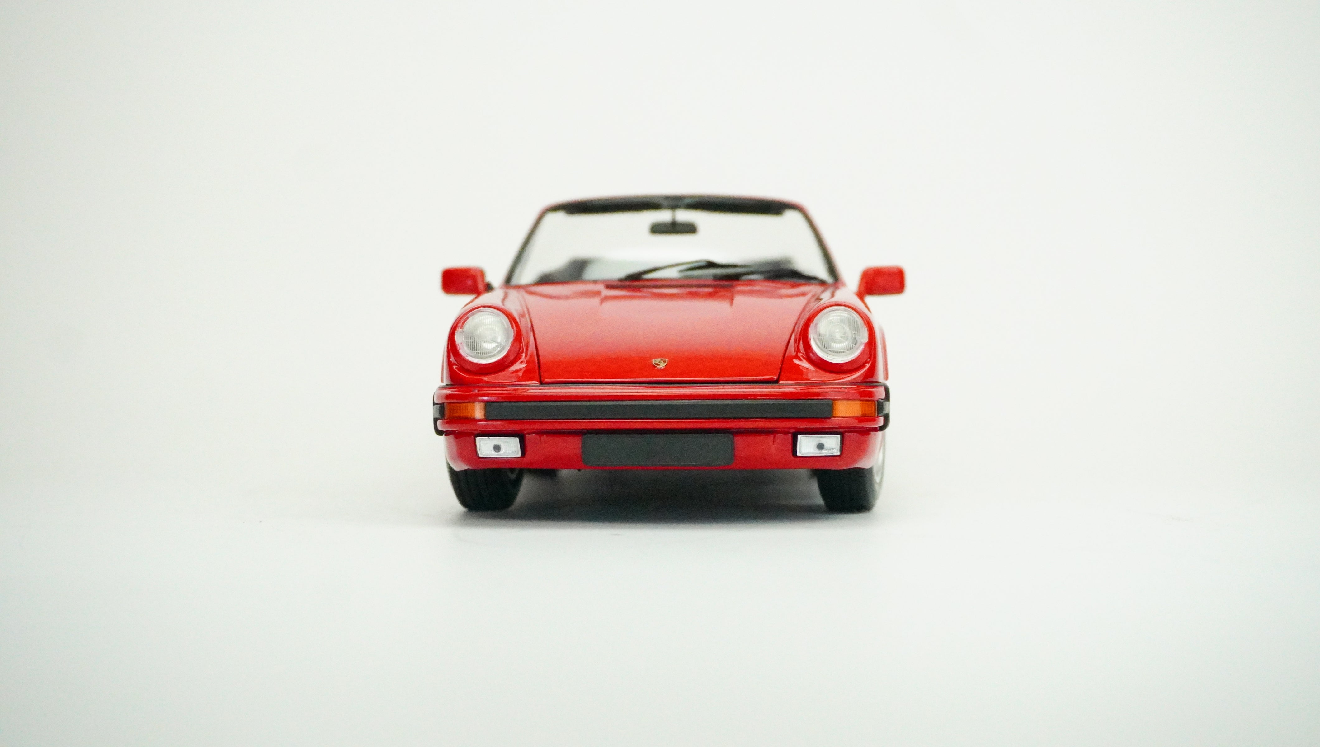 Porsche 911 Carrera Cabrio 1:18