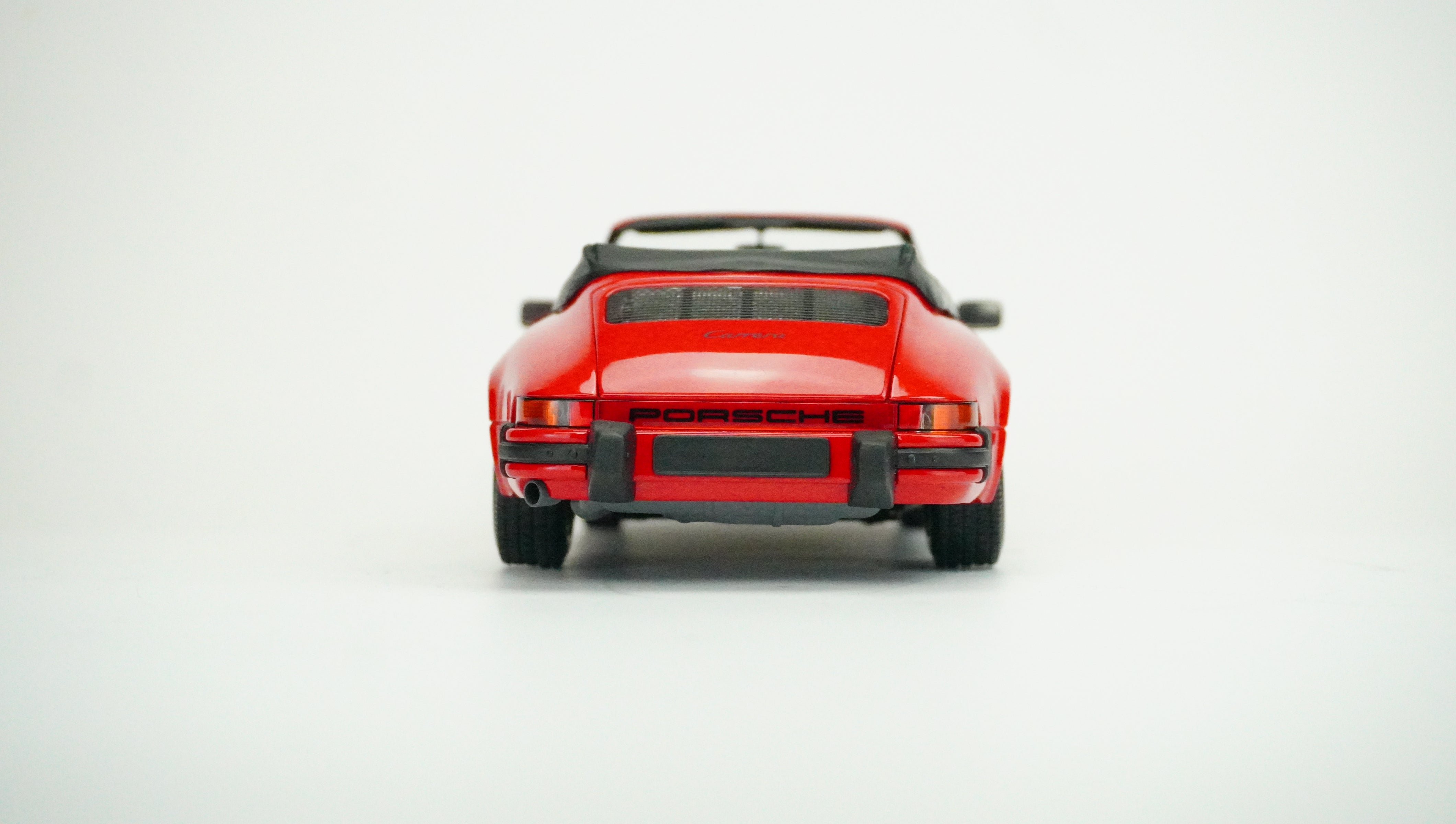 Porsche 911 Carrera Cabrio 1:18