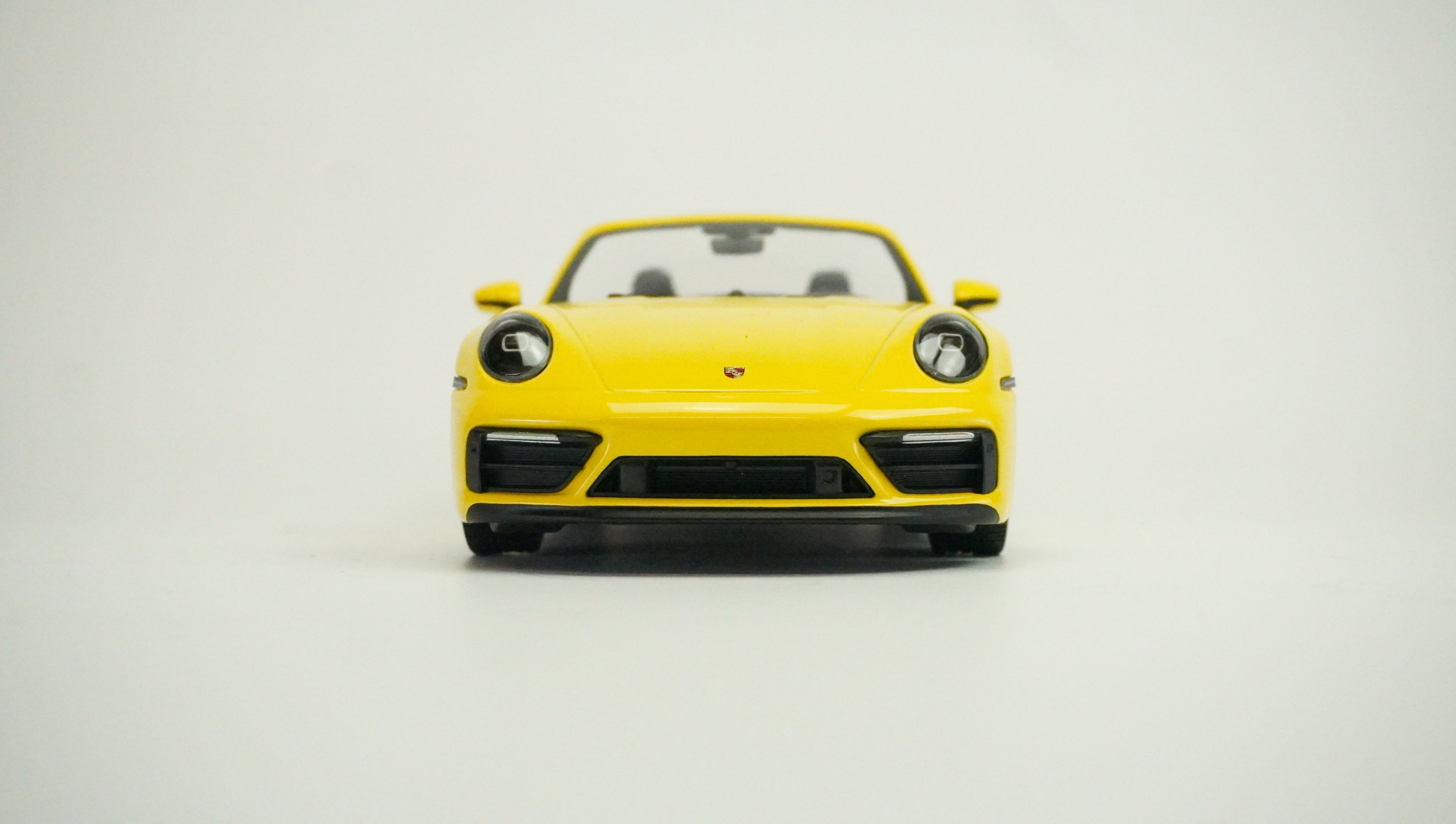 Porsche 911 Carrera 4 GTS Cabrio 1:18