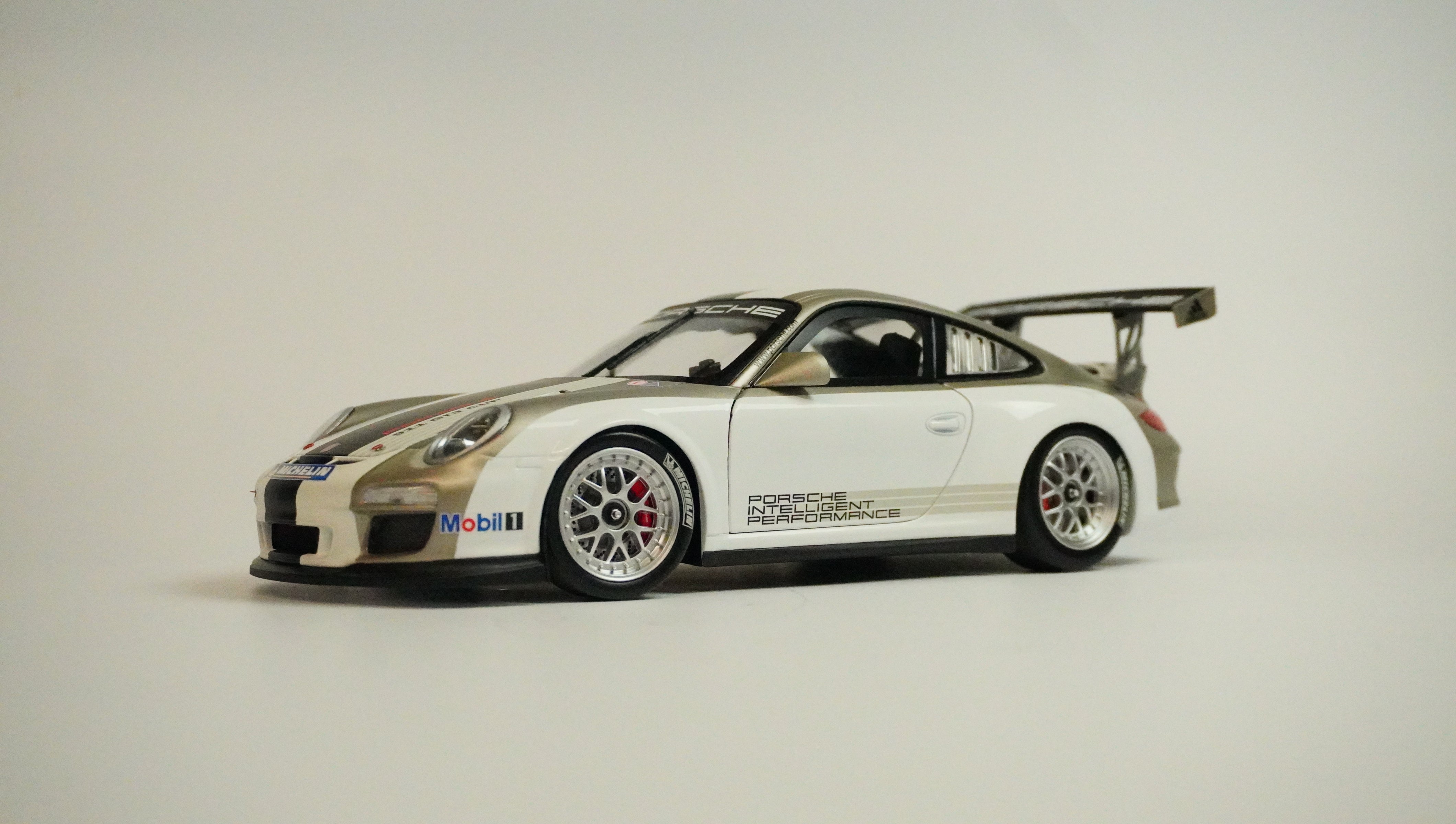 Porsche 911 (997) GT3 Racing (ohne Box) 1:18