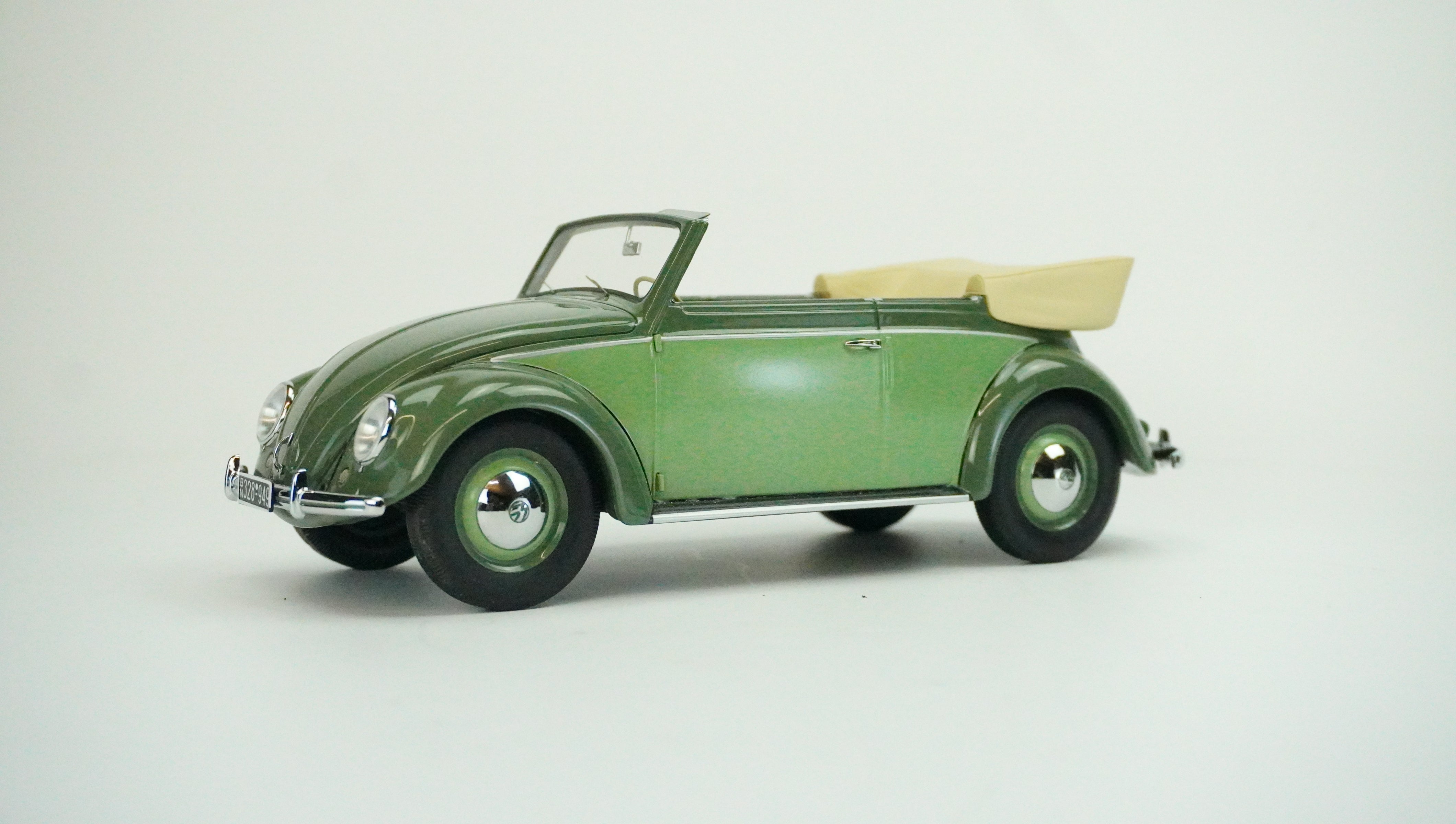 VW Käfer Cabrio Karmann 1949 1:18