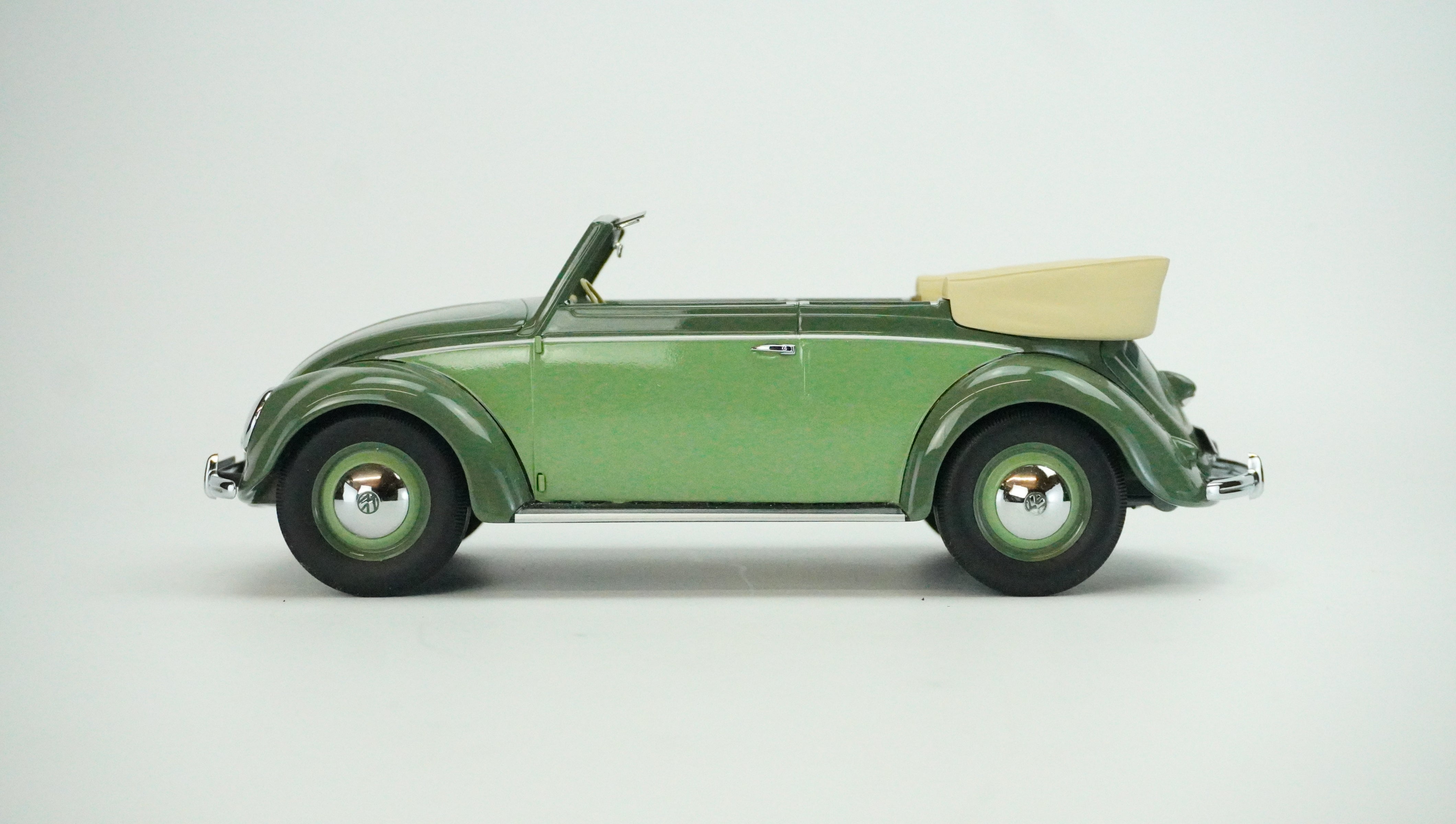 VW Käfer Cabrio Karmann 1949 1:18