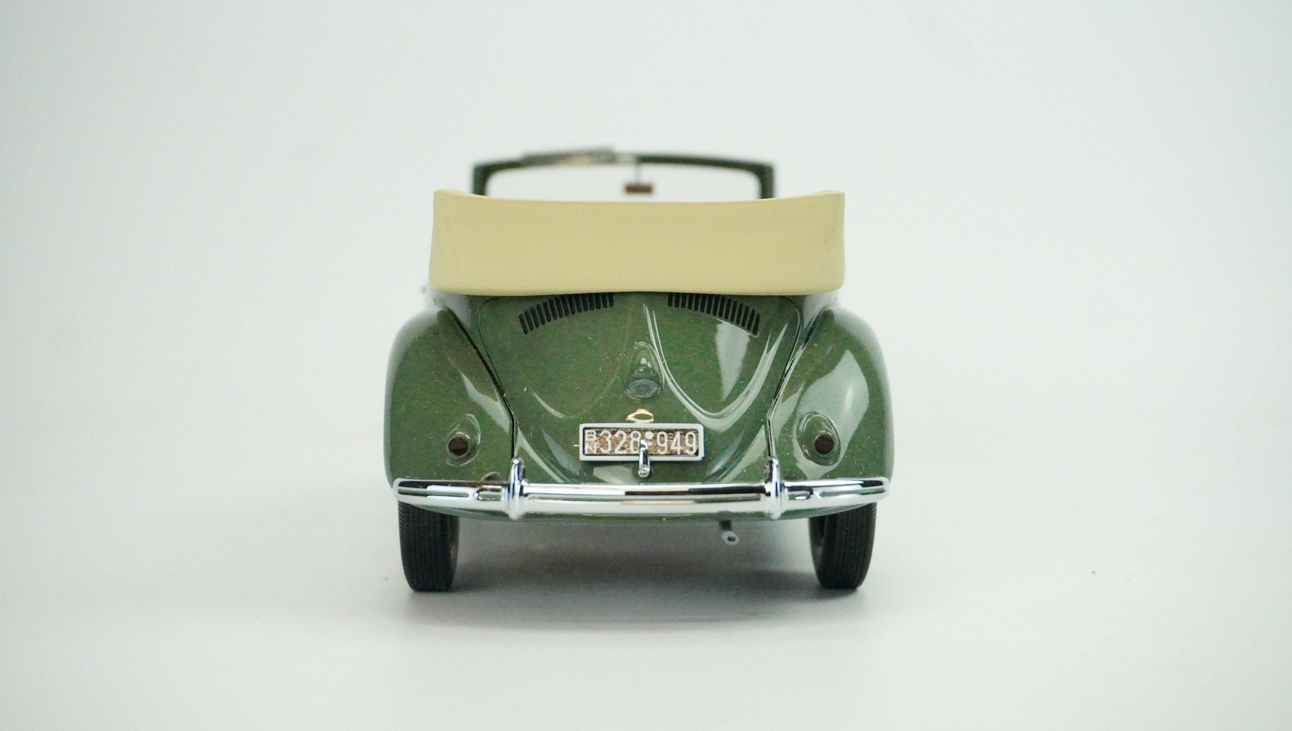 VW Beetle Convertible Karmann 1949 1:18