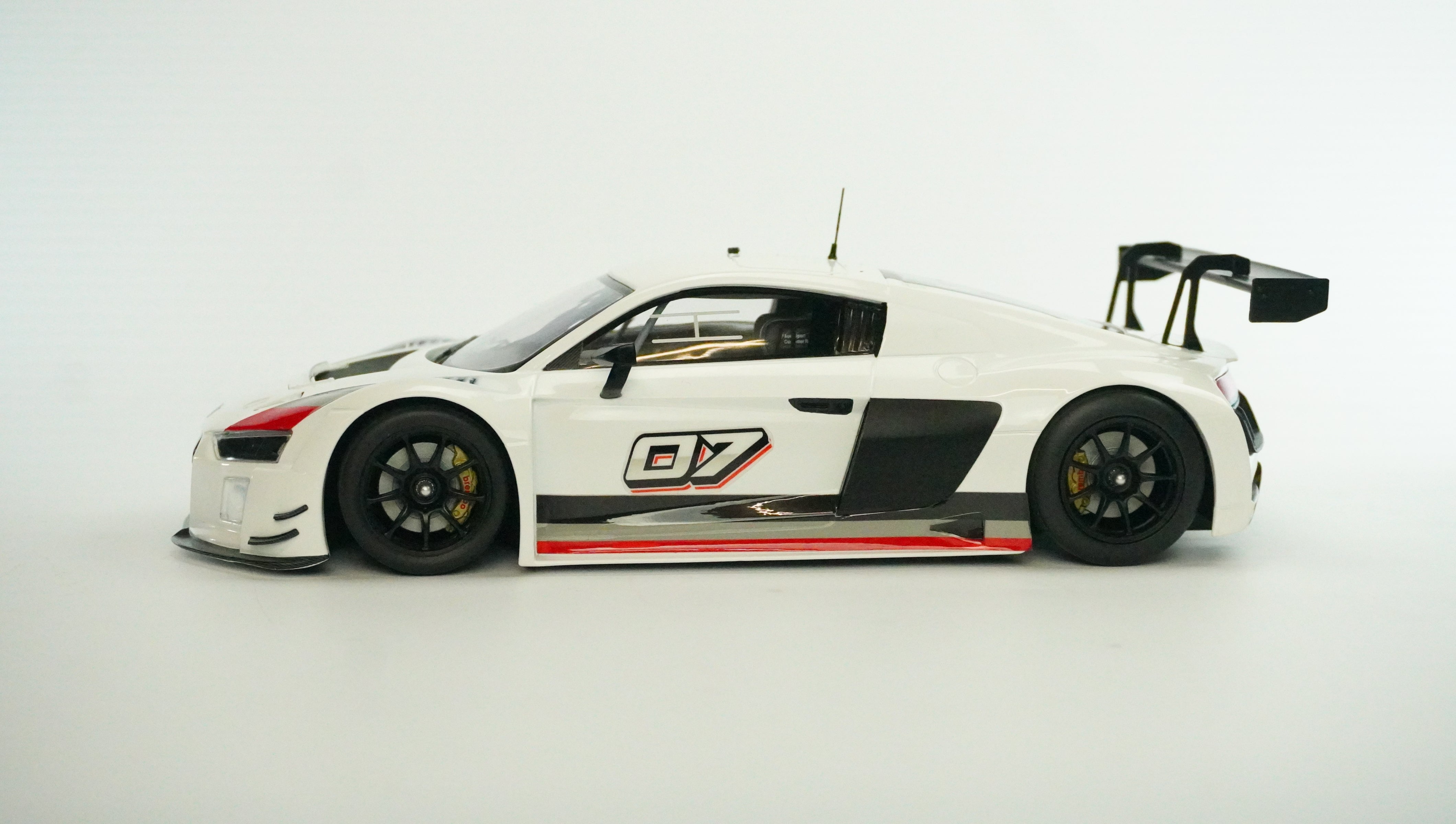 Audi R8 LMS Ultra Racing No.7 Limited 2015 1:18