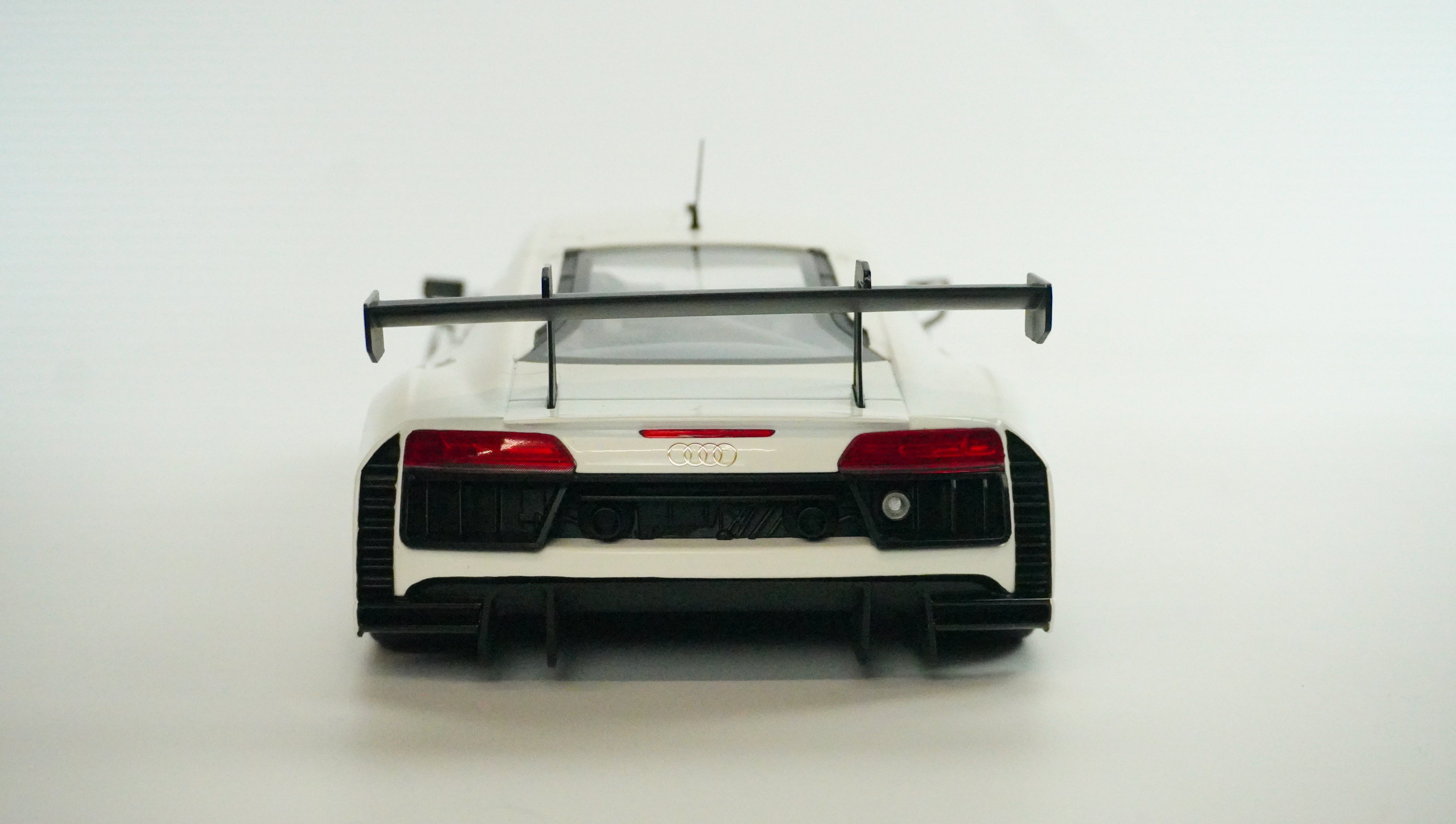 Audi R8 LMS Ultra Racing No.7 Limited 2015 1:18