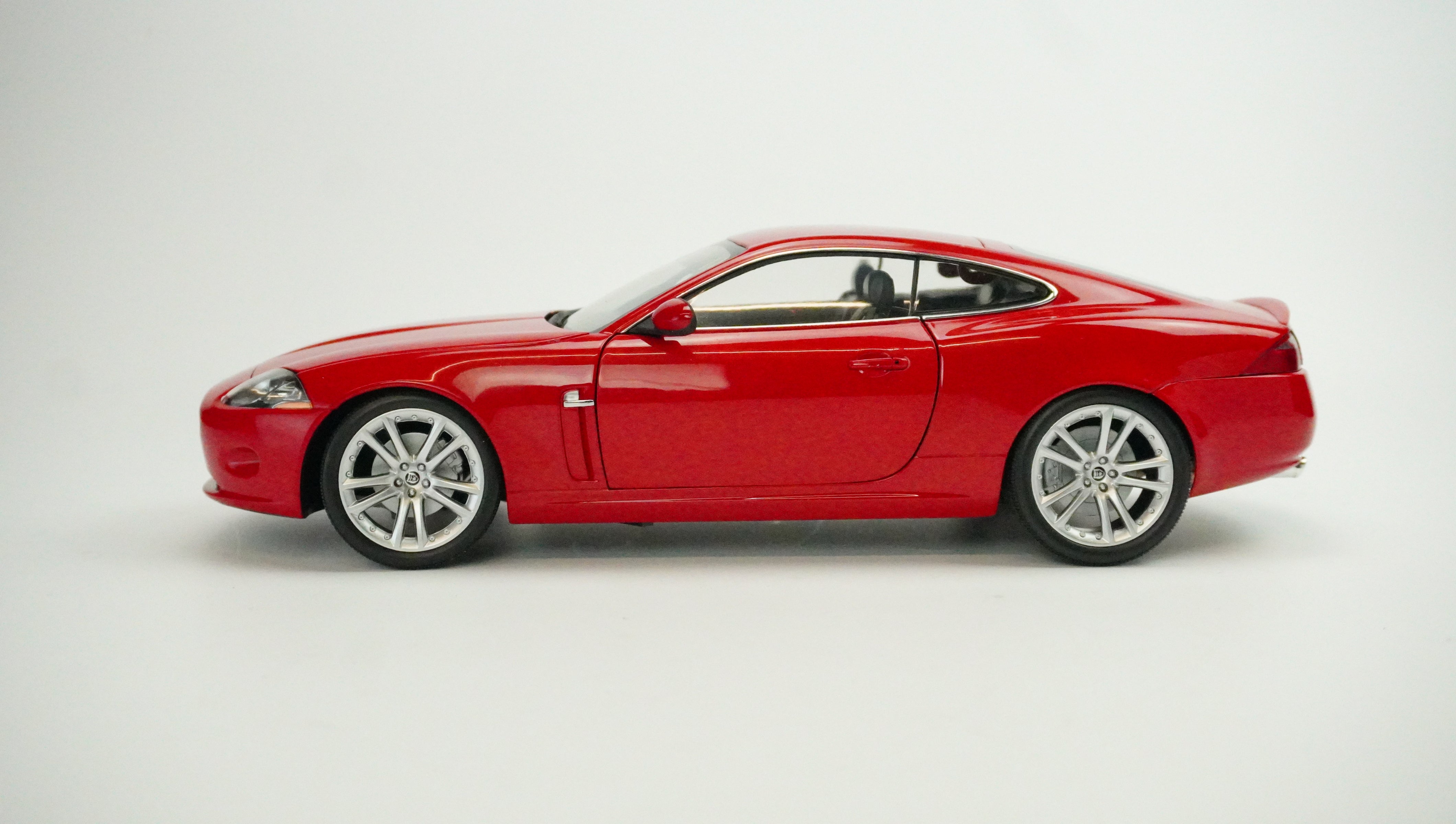 Jaguar XK Coupe 2006 1:18