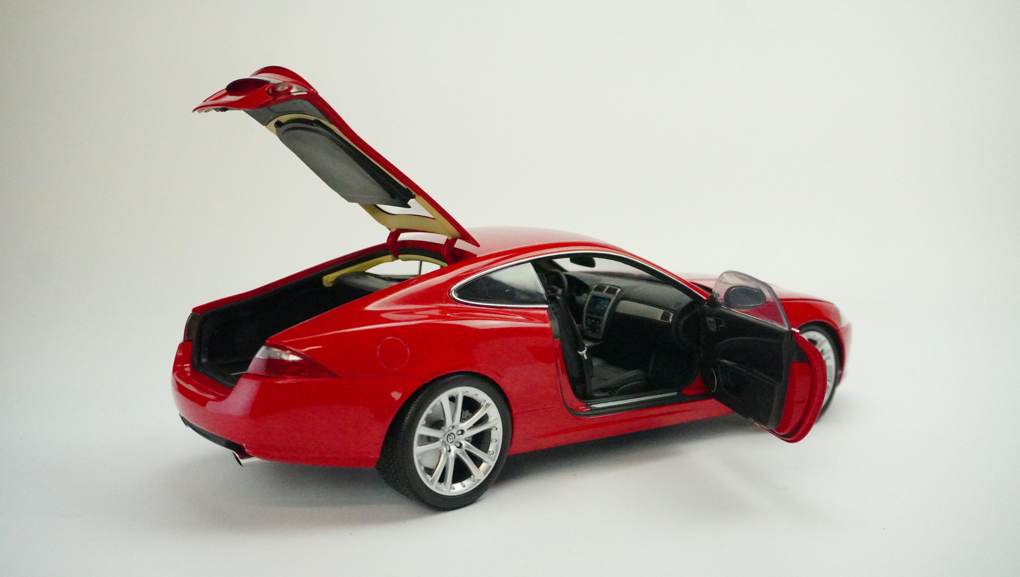 Jaguar XK Coupe 2006 1:18