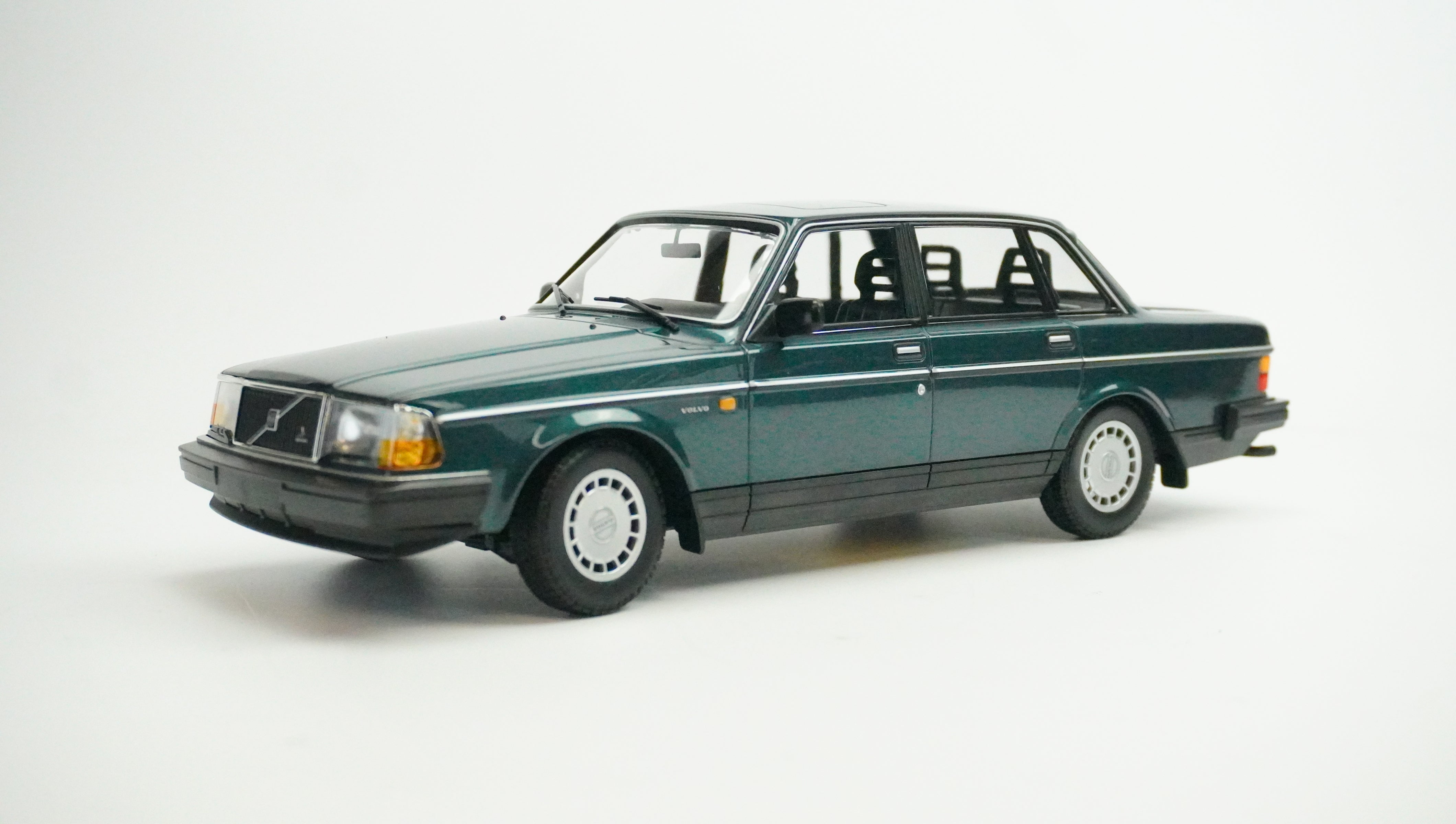 Volvo 240 GL 1:18