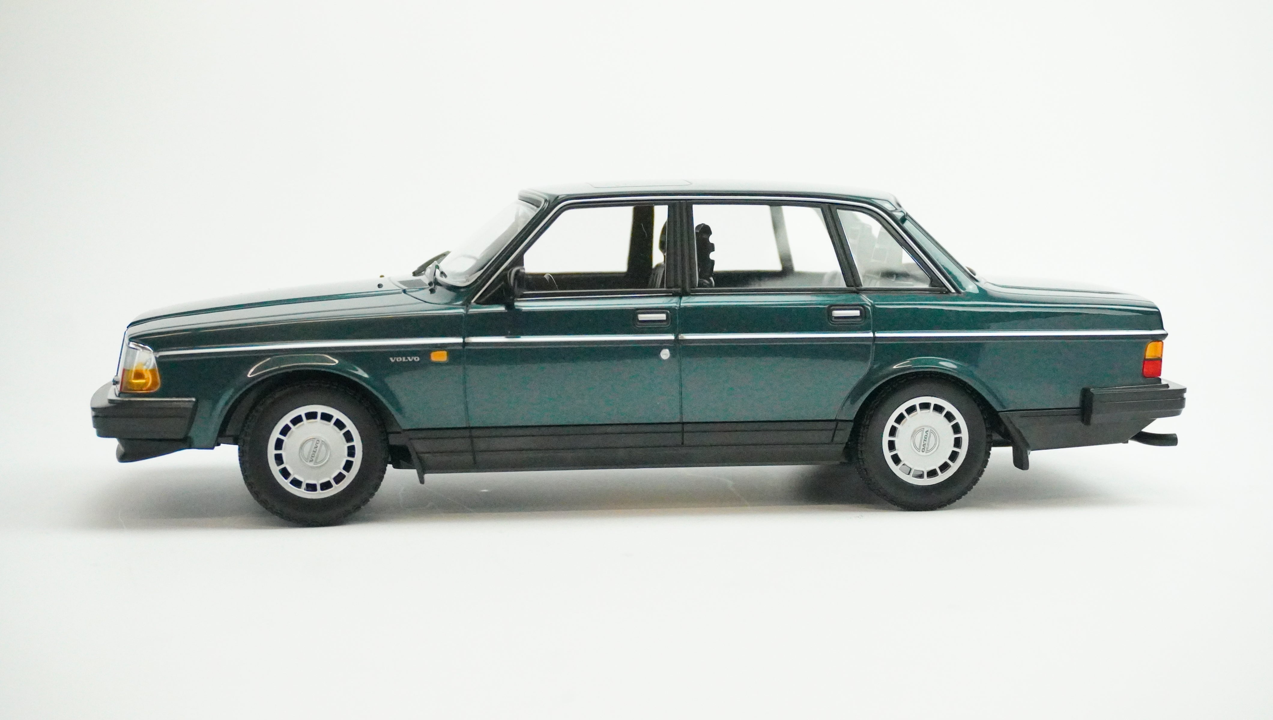 Volvo 240 GL 1:18