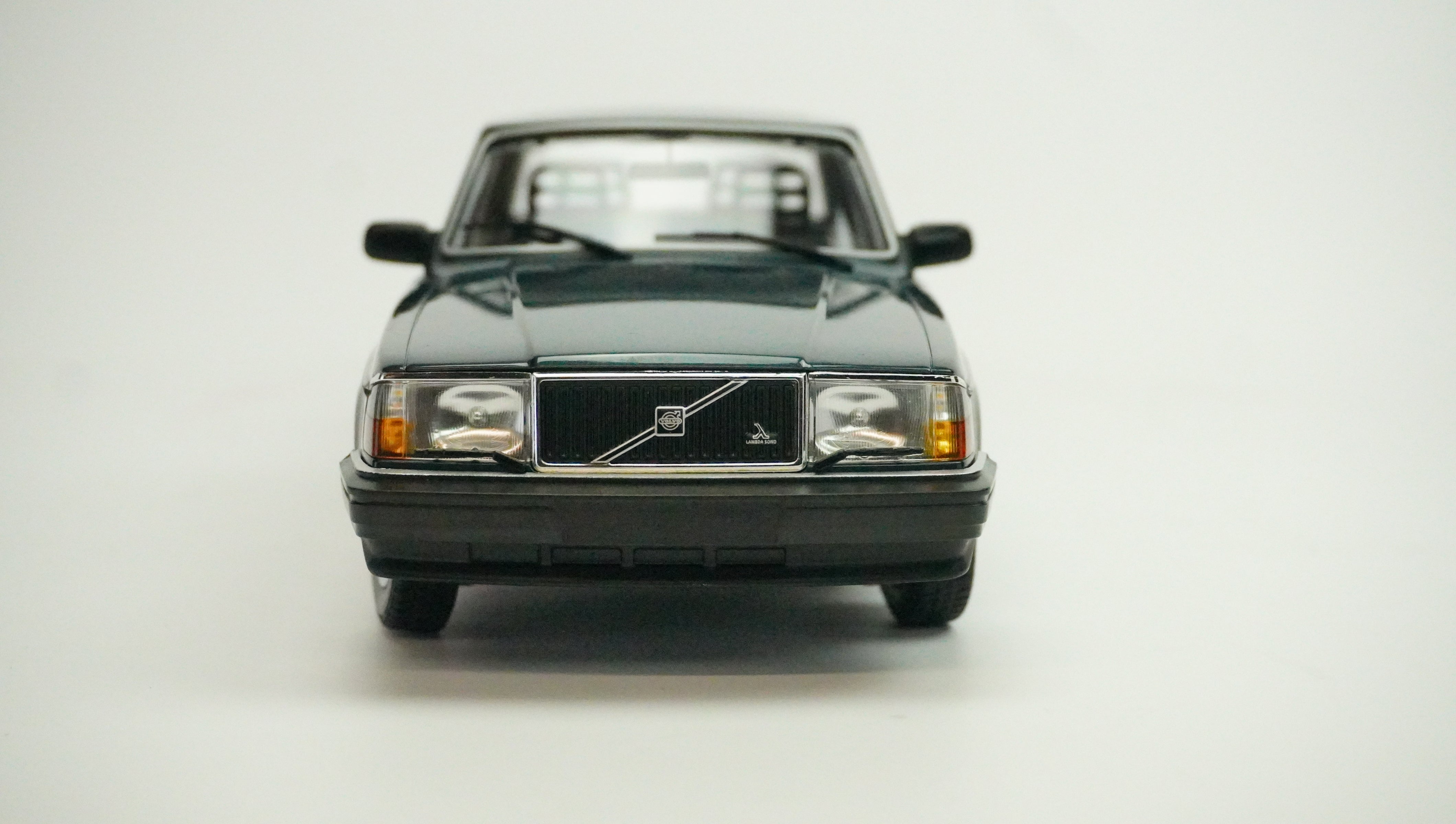 Volvo 240 GL 1:18