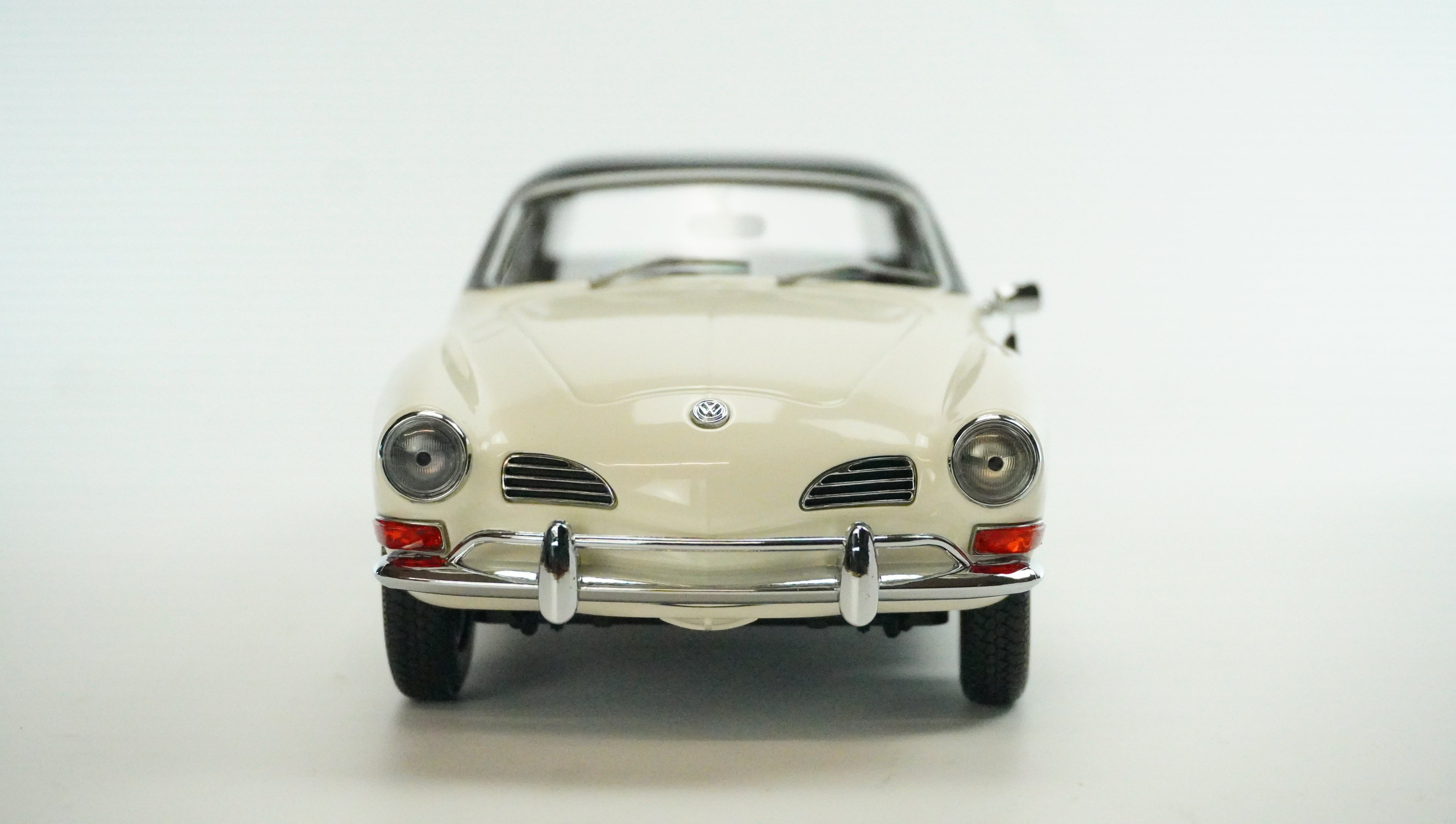 VW Karmann Ghia Coupé 70 Limited 1:18