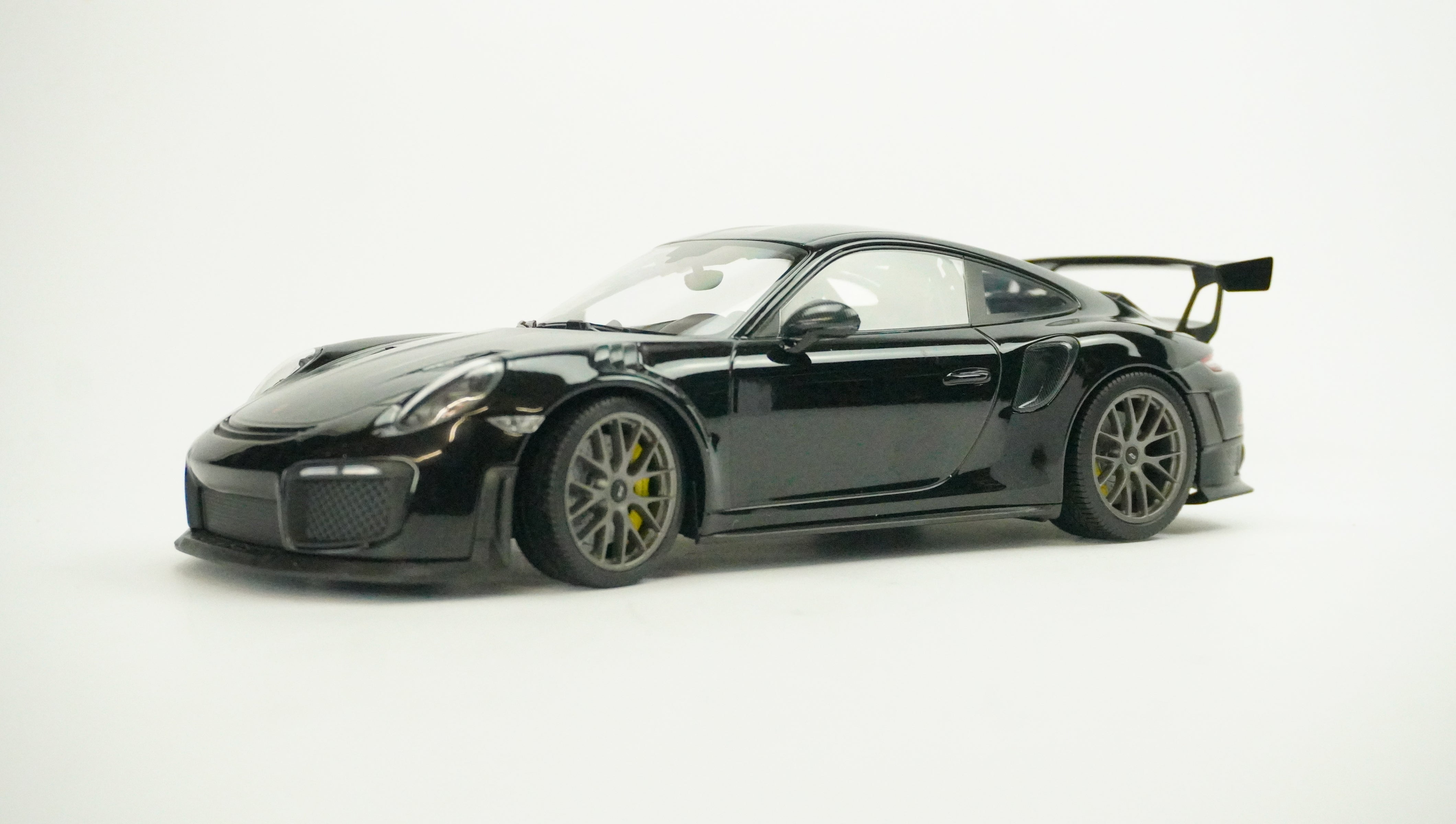 Porsche 911 GT2 (991.2) Weissach Carbon Limited 2018 1:18