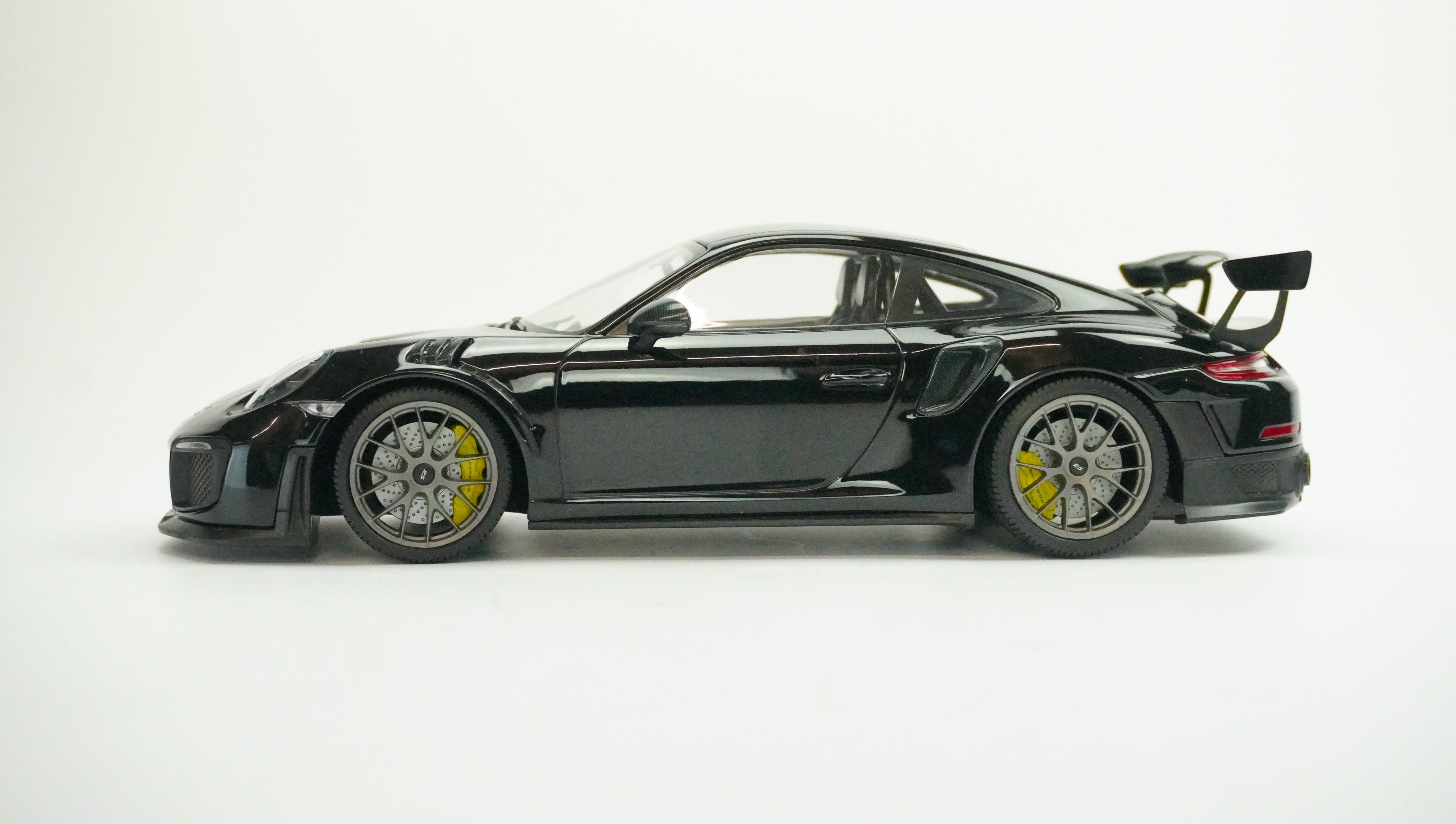 Porsche 911 GT2 (991.2) Weissach Carbon Limited 2018 1:18