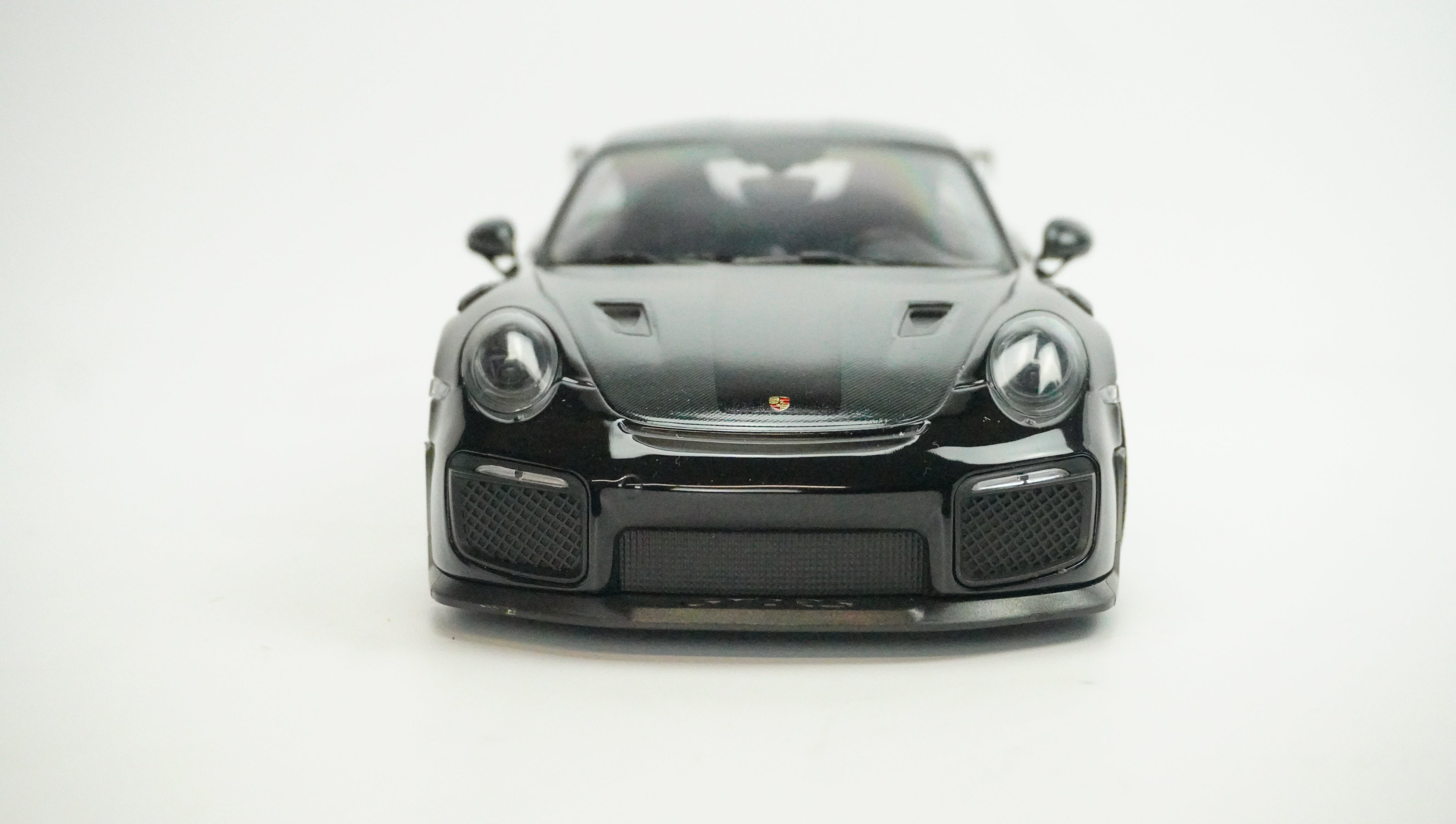 Porsche 911 GT2 (991.2) Weissach Carbon Limited 2018 1:18