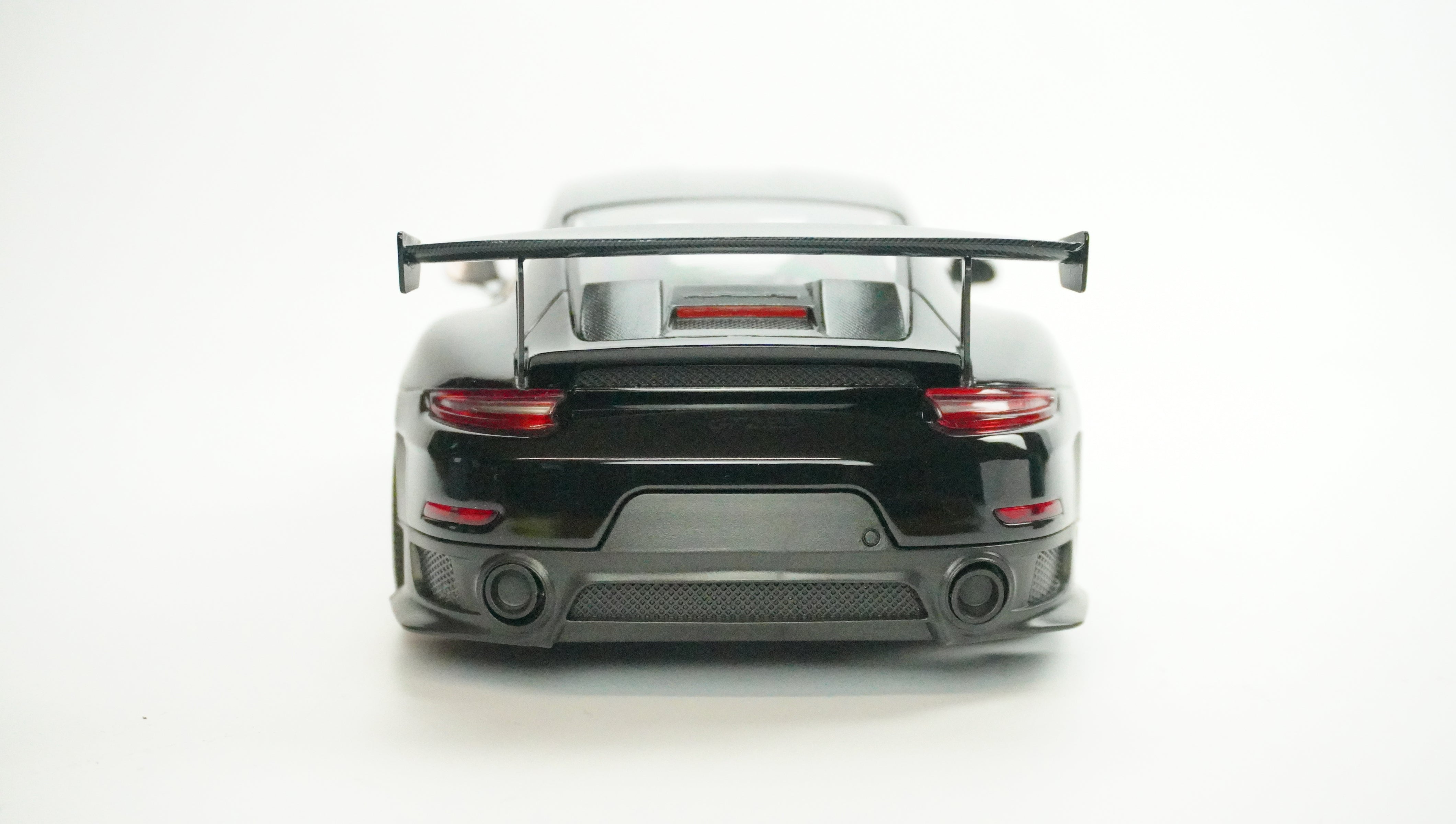 Porsche 911 GT2 (991.2) Weissach Carbon Limited 2018 1:18