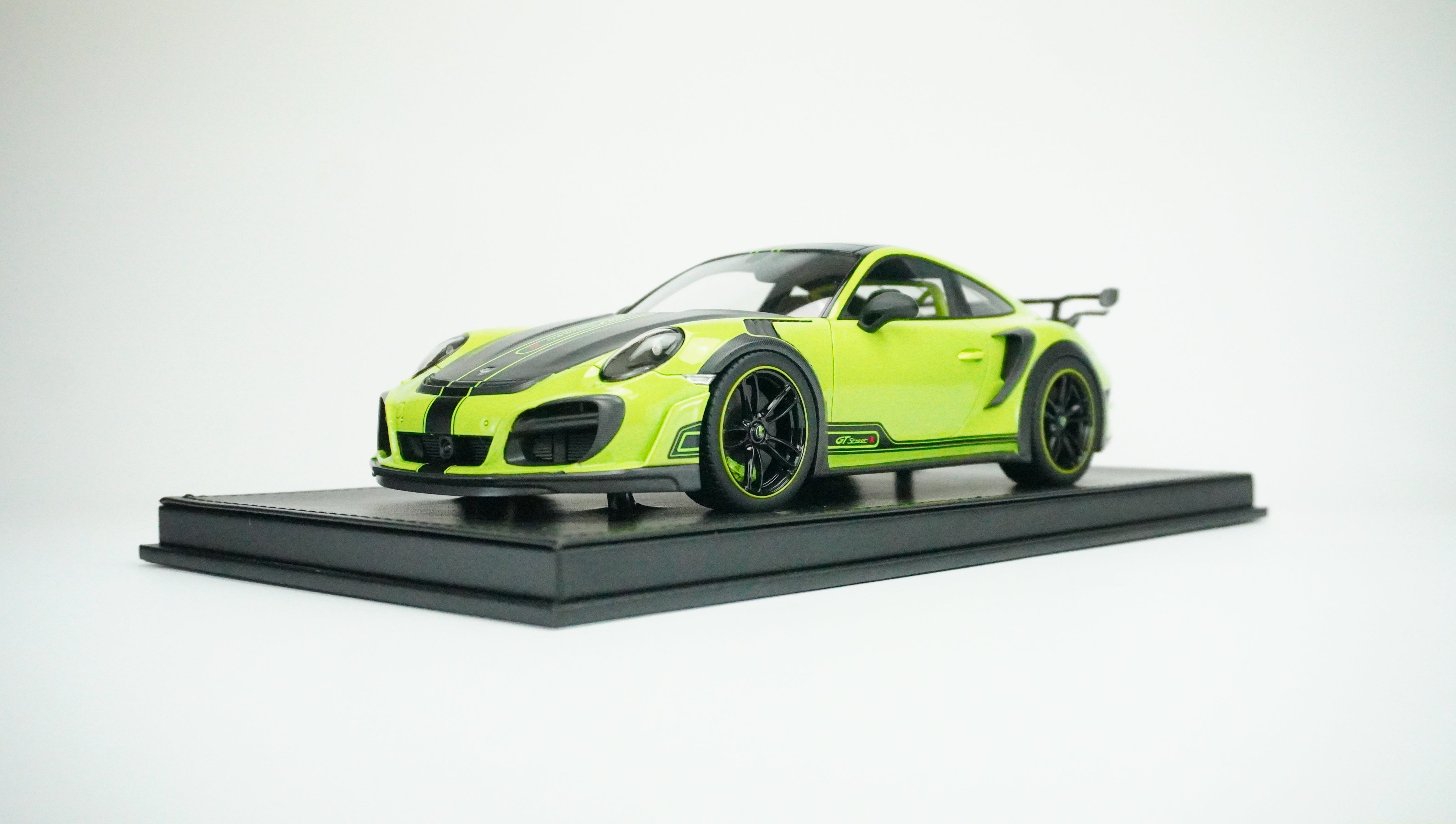 Porsche GT Street R Limited (incl. Display Case) 1:18