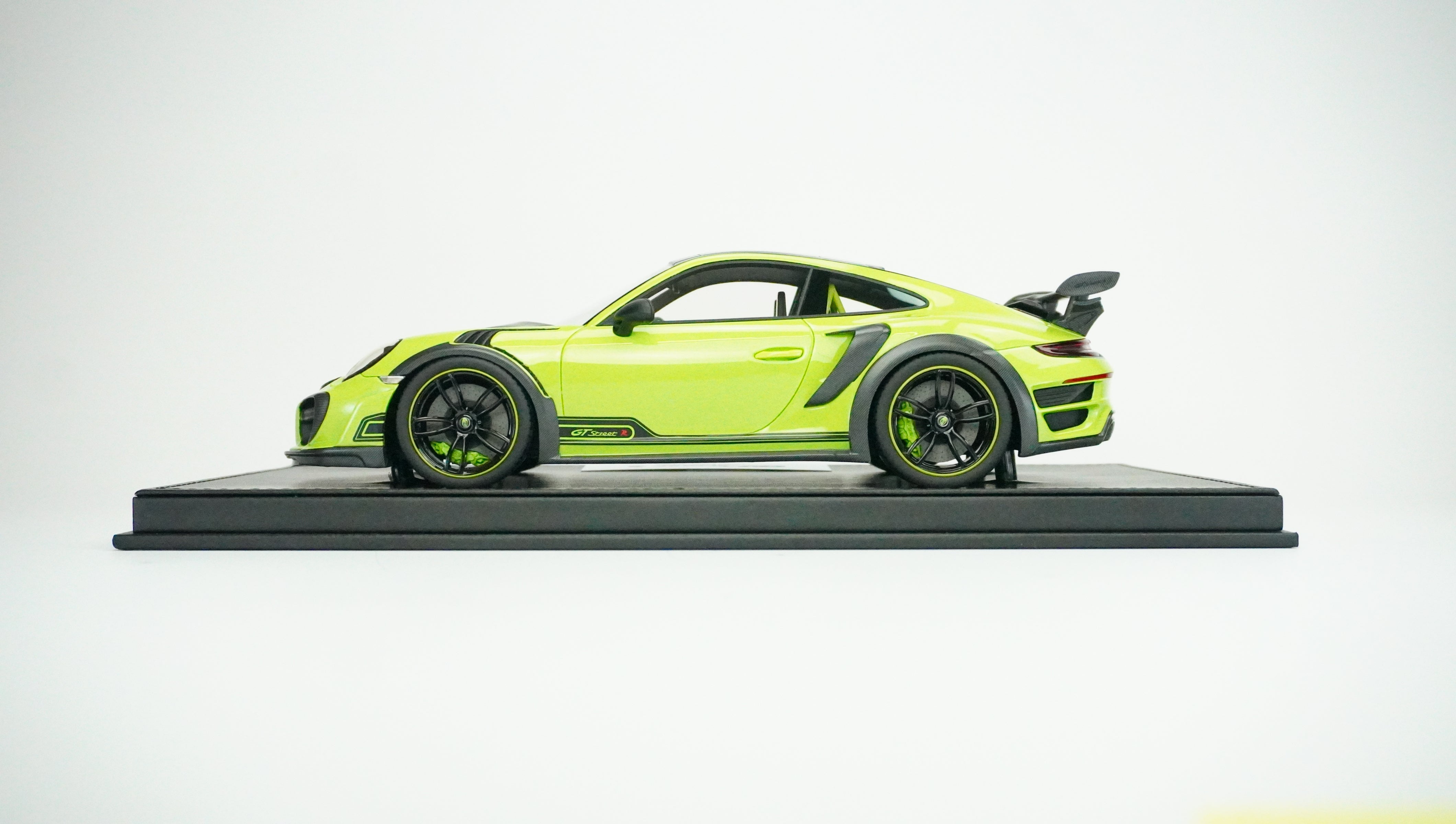 Porsche GT Street R Limited (incl. Display Case) 1:18