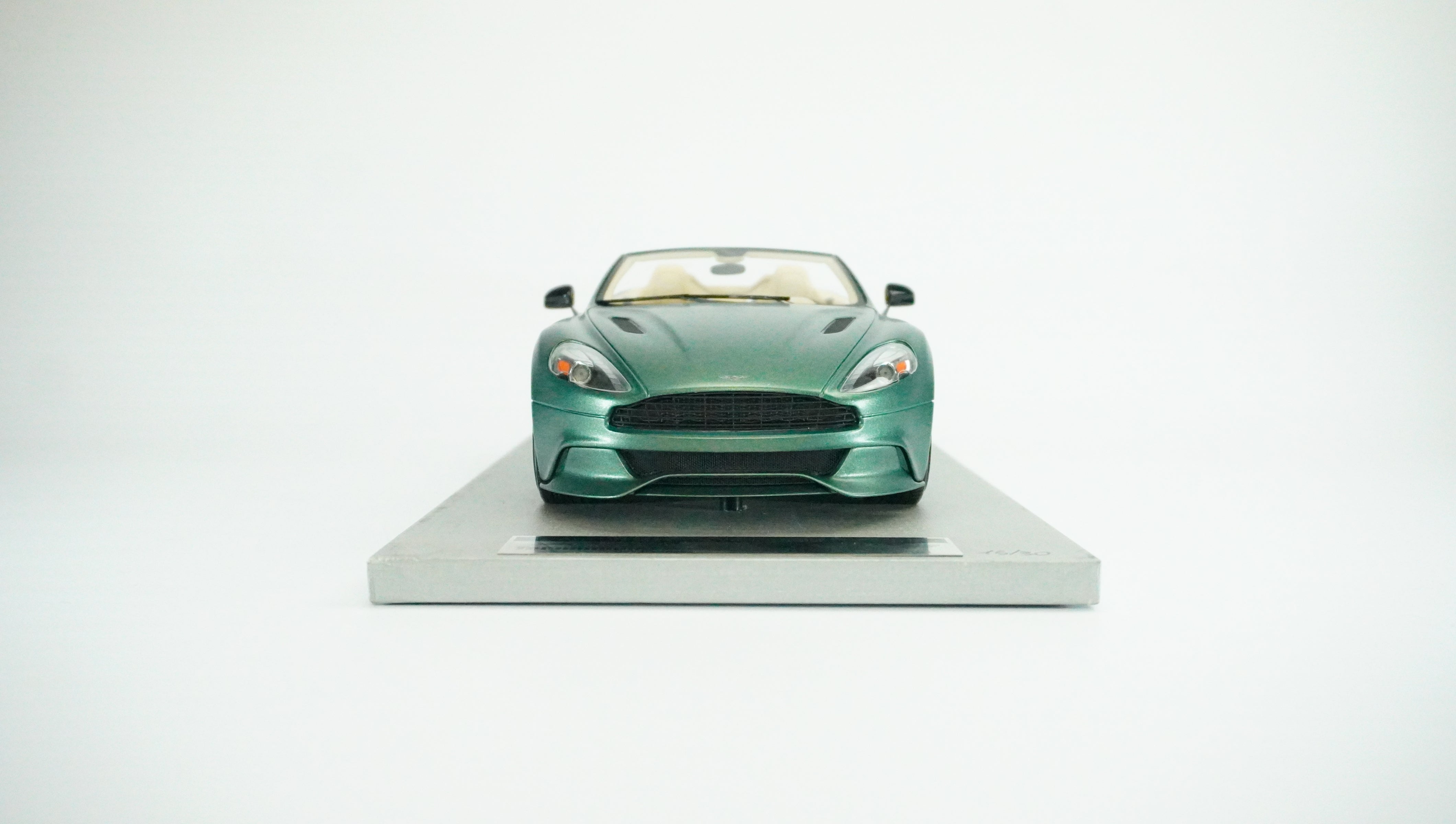 Aston Martin Vanquish Volante Convertible Limited (without box) 1:18