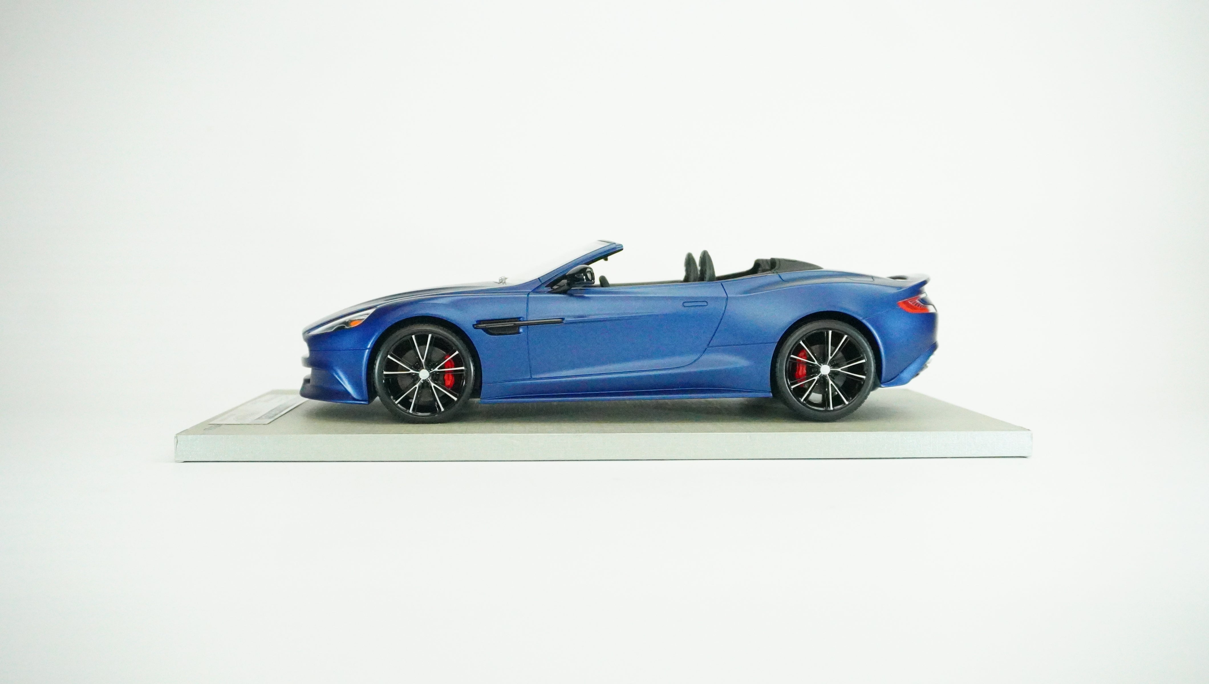 Aston Martin Vanquish Volante Convertible Limited (without box) 1:18