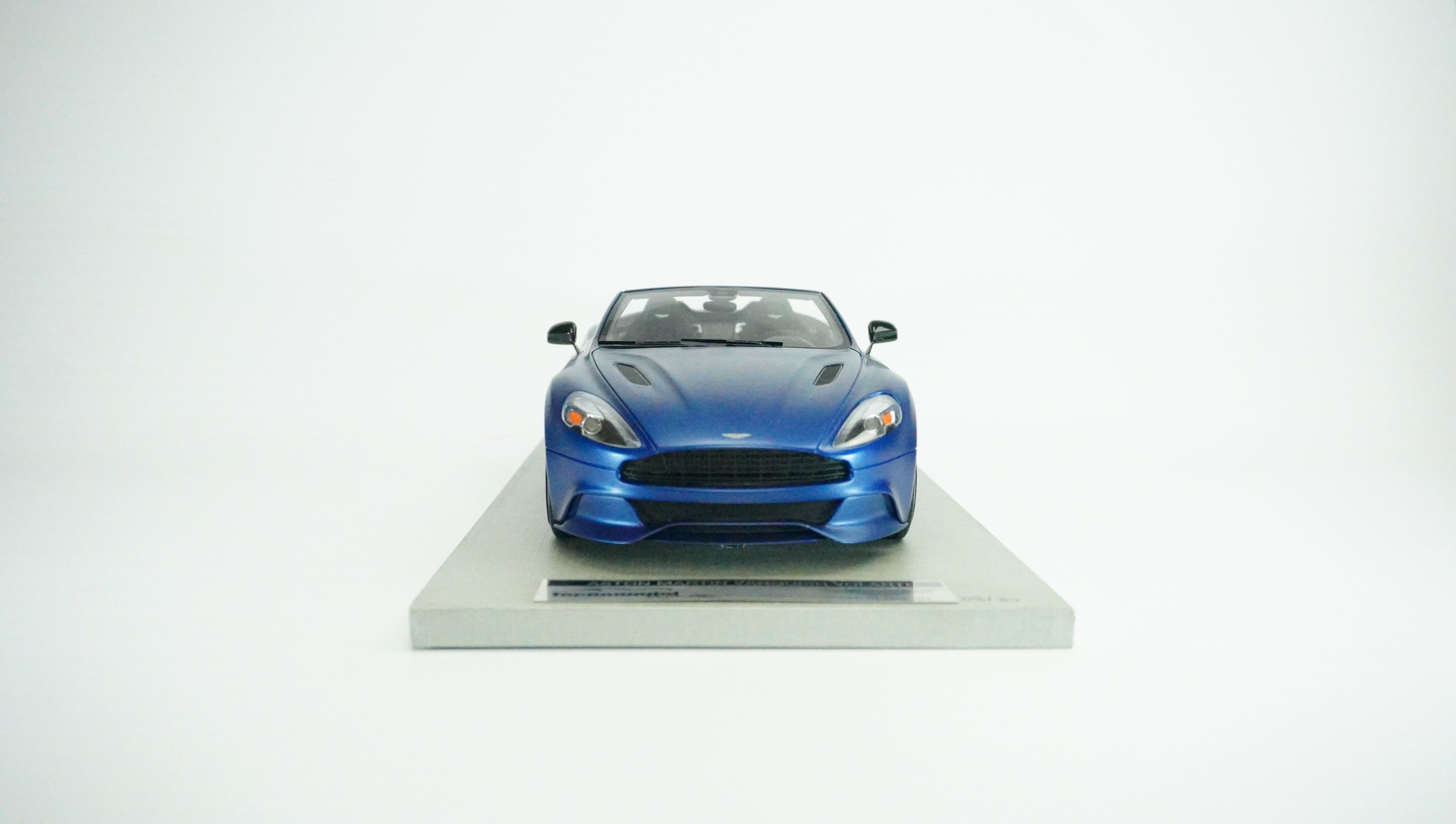 Aston Martin Vanquish Volante Convertible Limited (without box) 1:18