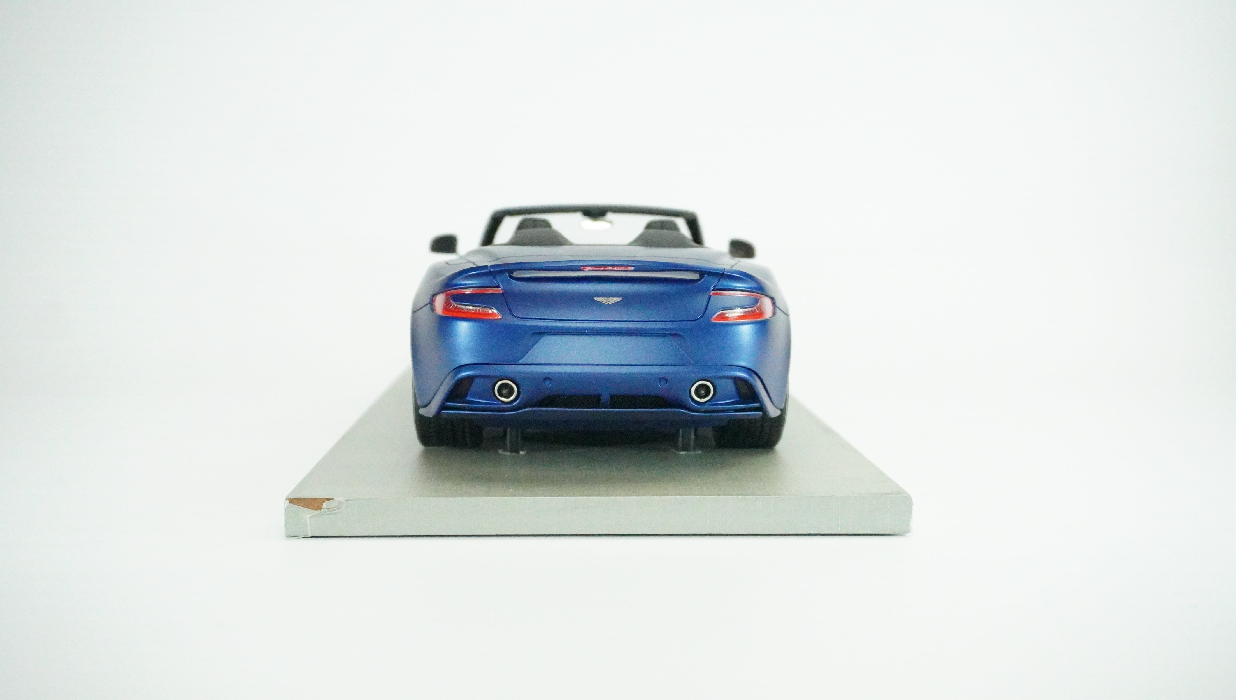 Aston Martin Vanquish Volante Convertible Limited (without box) 1:18