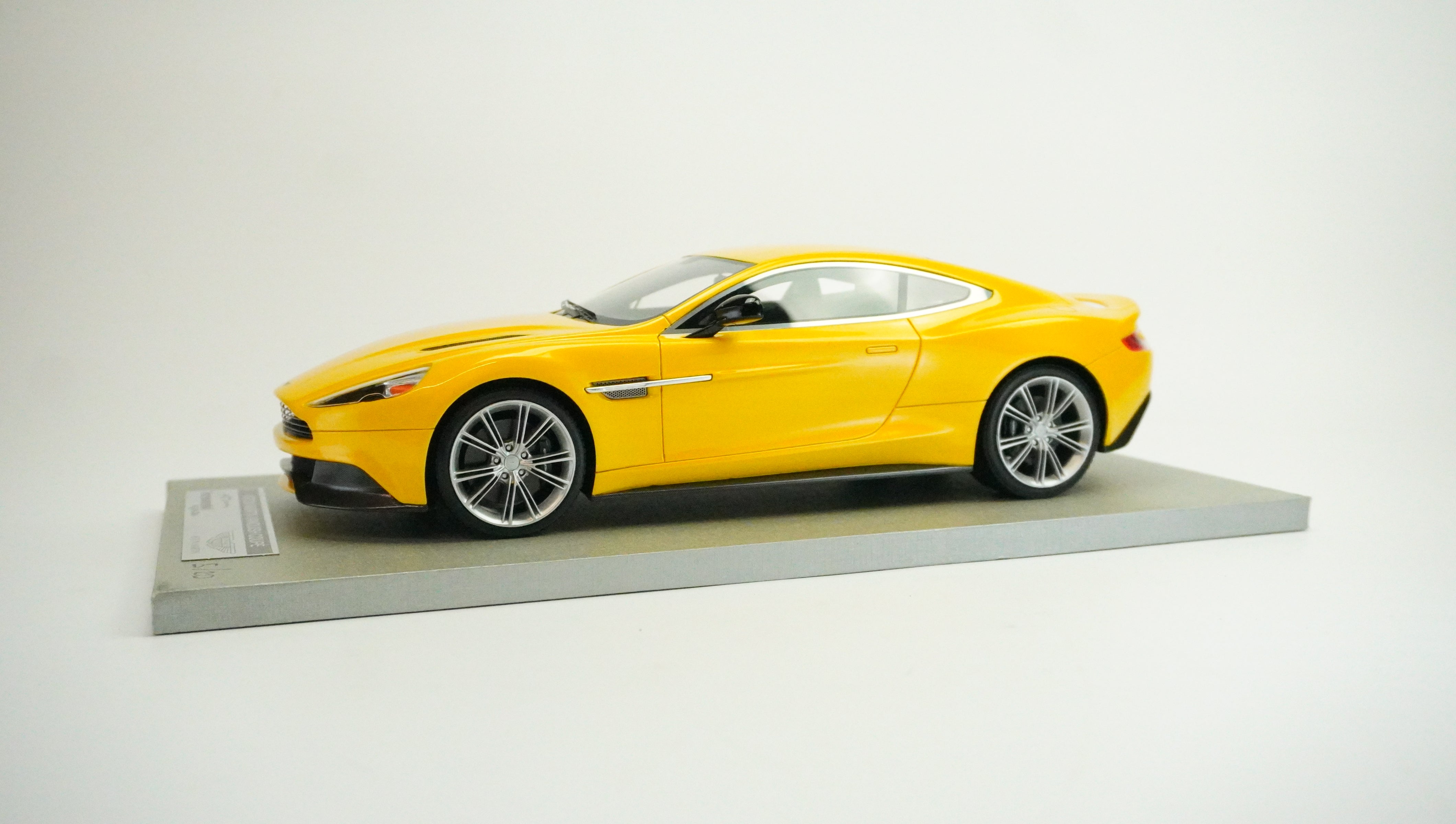 Aston Martin Vanquish Coupé Limited (No Box) 1:18