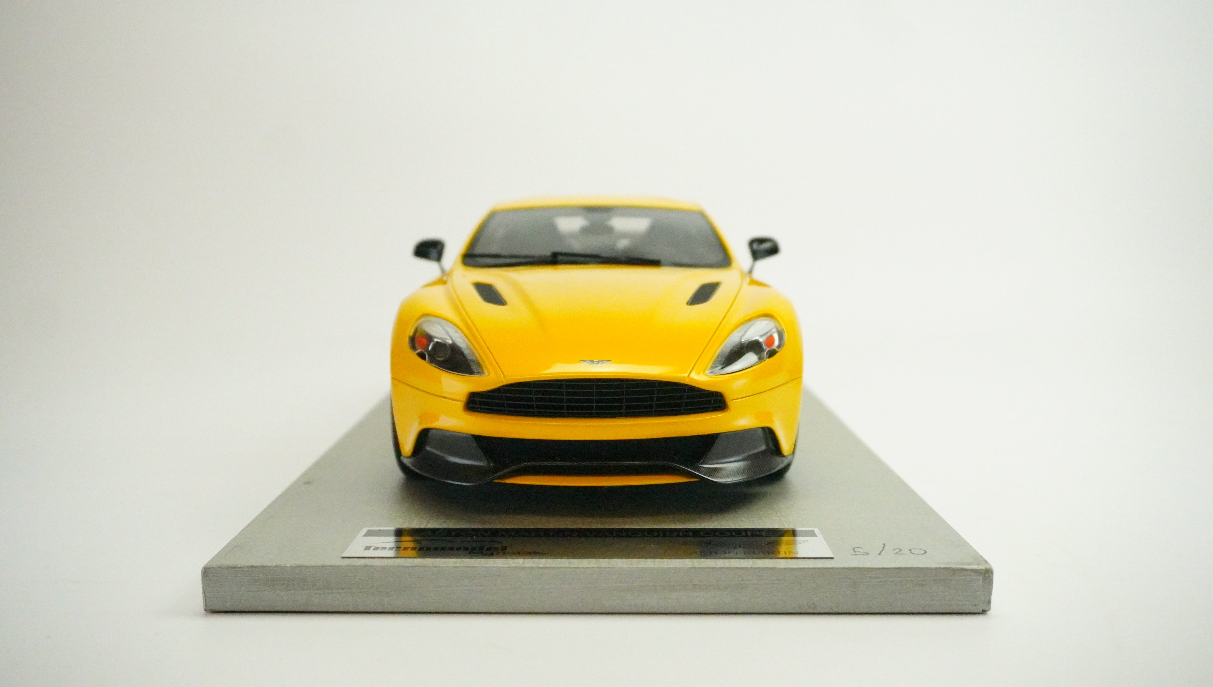 Aston Martin Vanquish Coupé Limited (No Box) 1:18