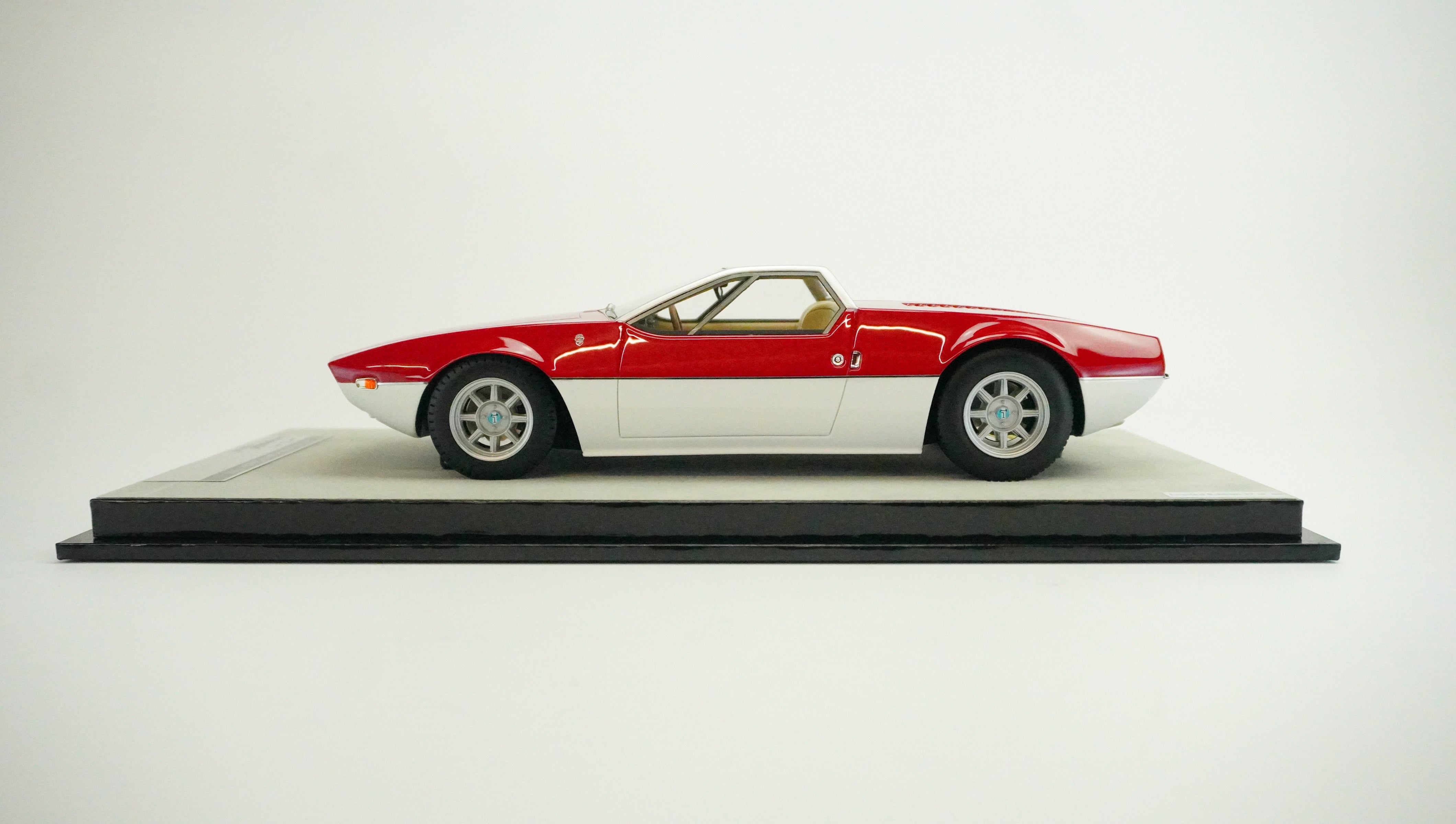 De Tomaso Mangusta Spyder 66 Limited (without box) 1:18