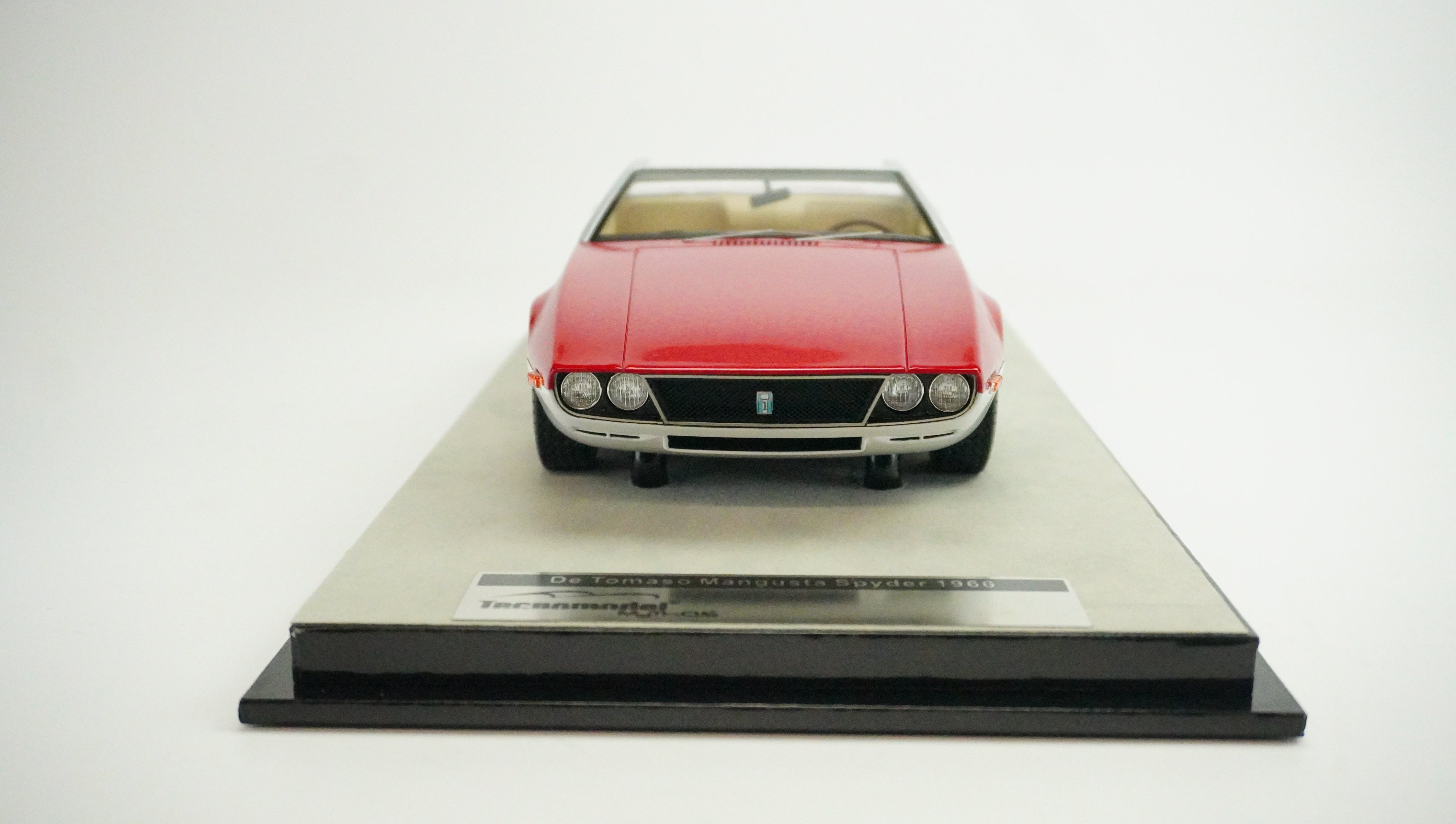 De Tomaso Mangusta Spyder 66 Limited (without box) 1:18