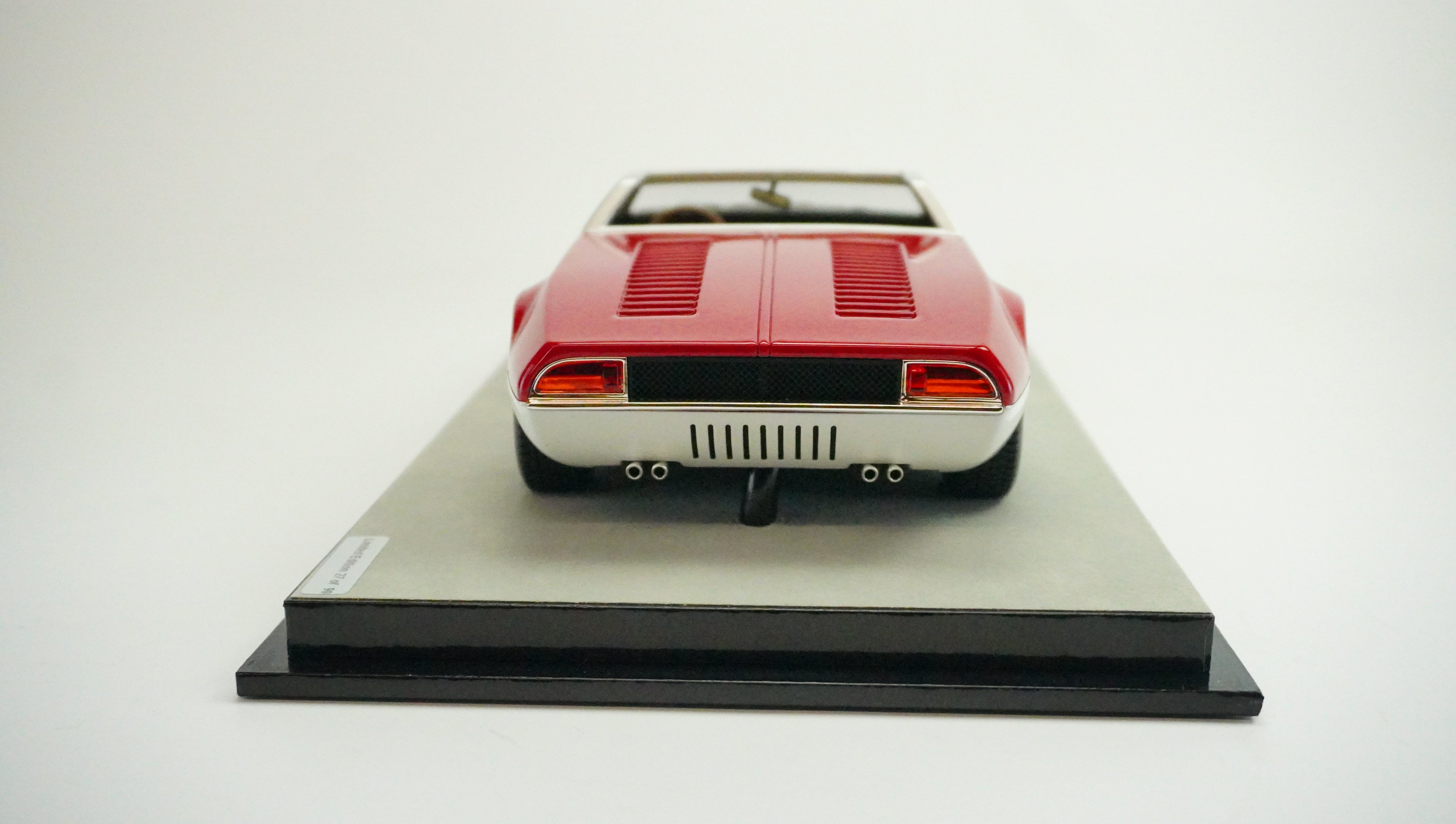 De Tomaso Mangusta Spyder 66 Limited (without box) 1:18