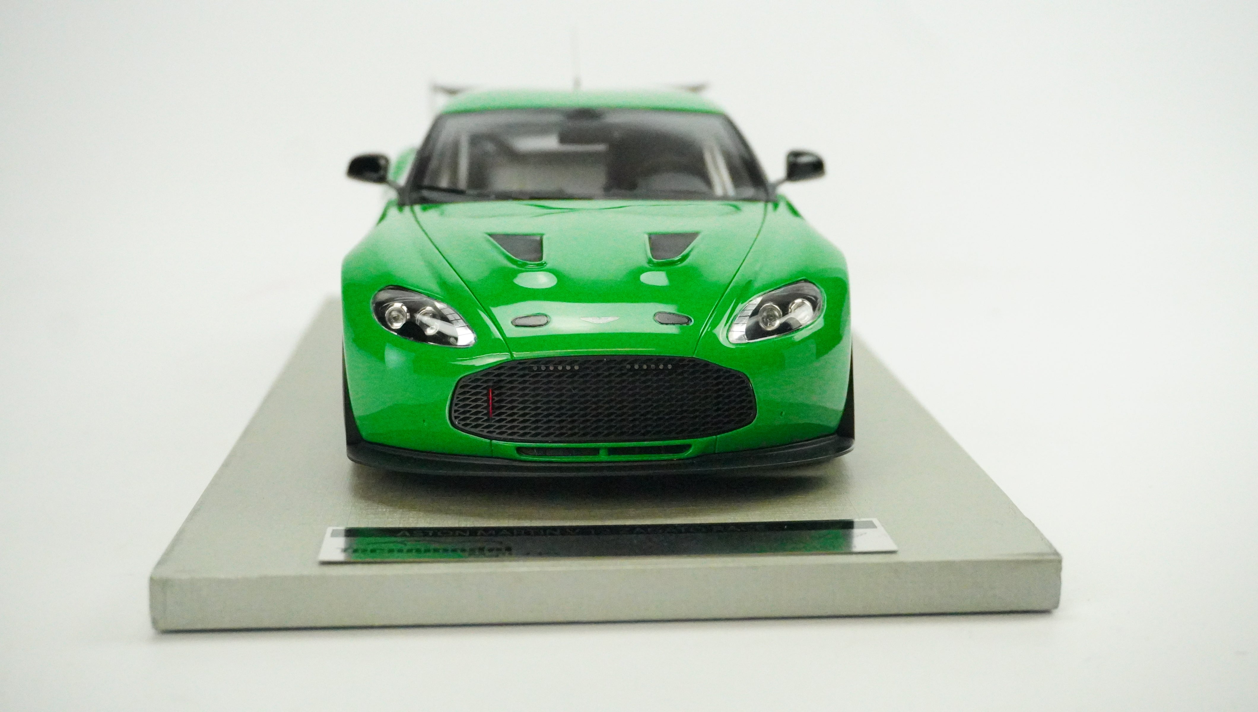 Aston Martin V12 Zagato Race Limited (without box) 1:18