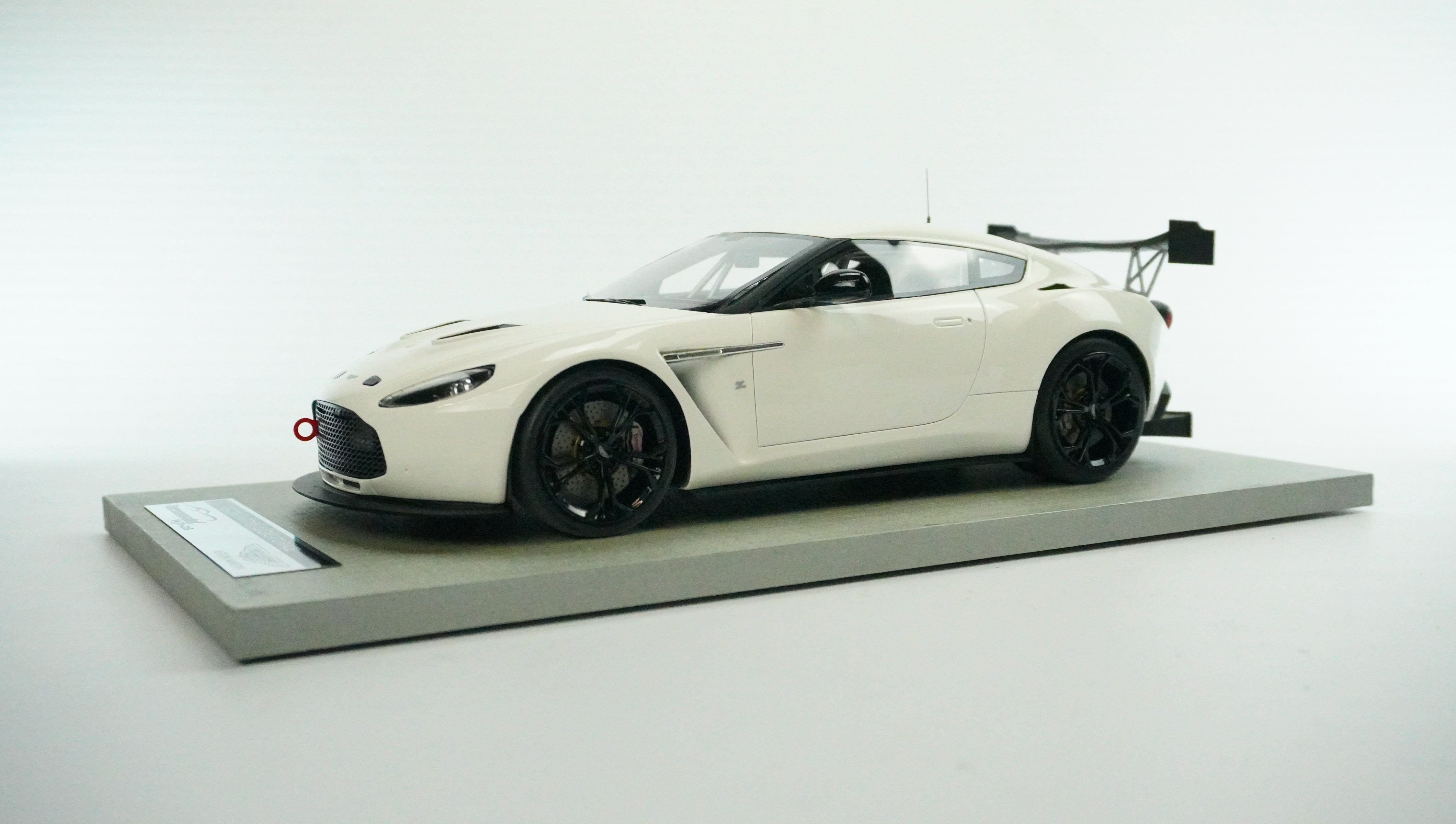 Aston Martin V12 Zagato Race Limited (without box) 1:18