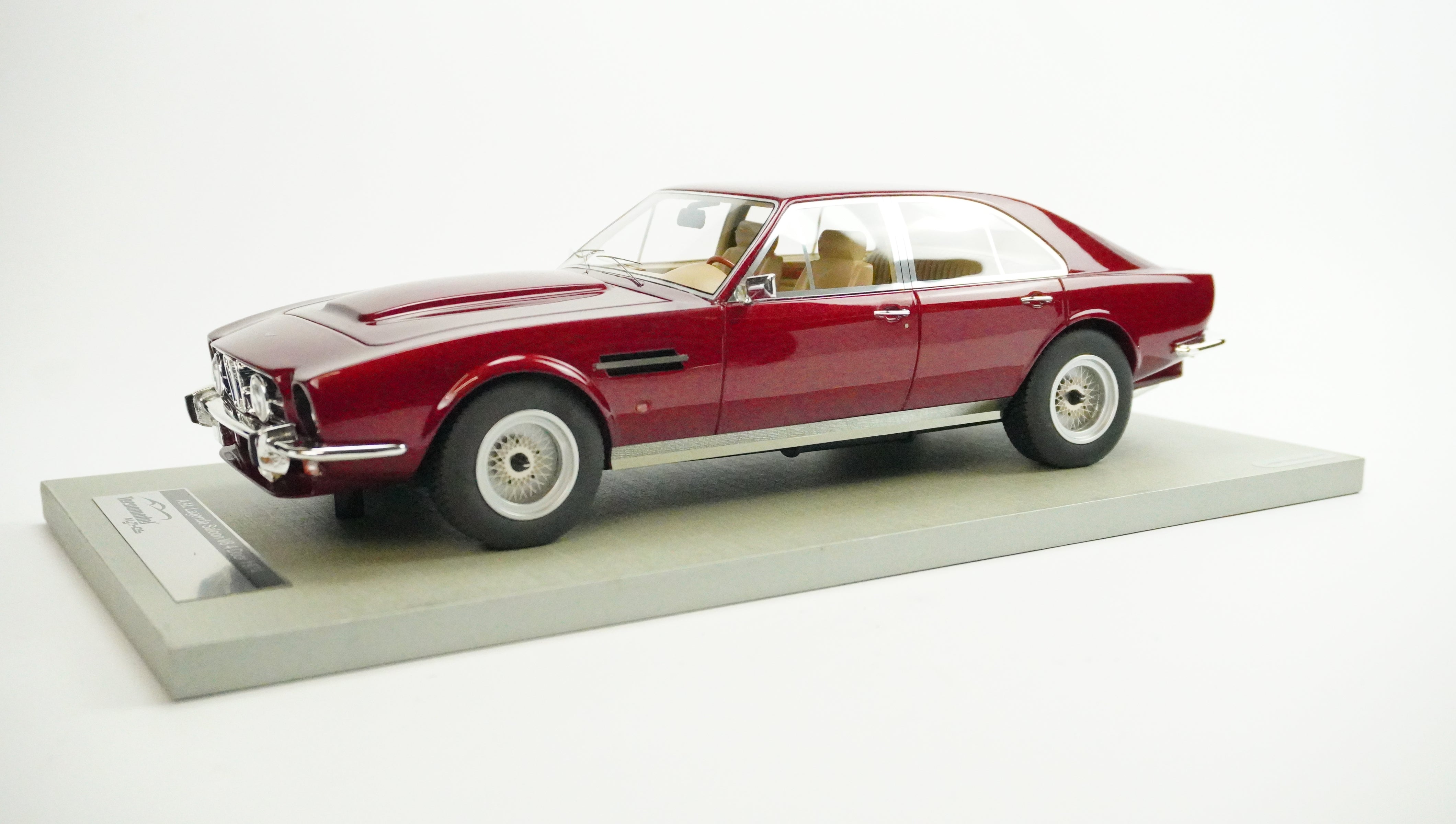 Aston Martin Lagonda Saloon Limited (without box) 1974 1:18