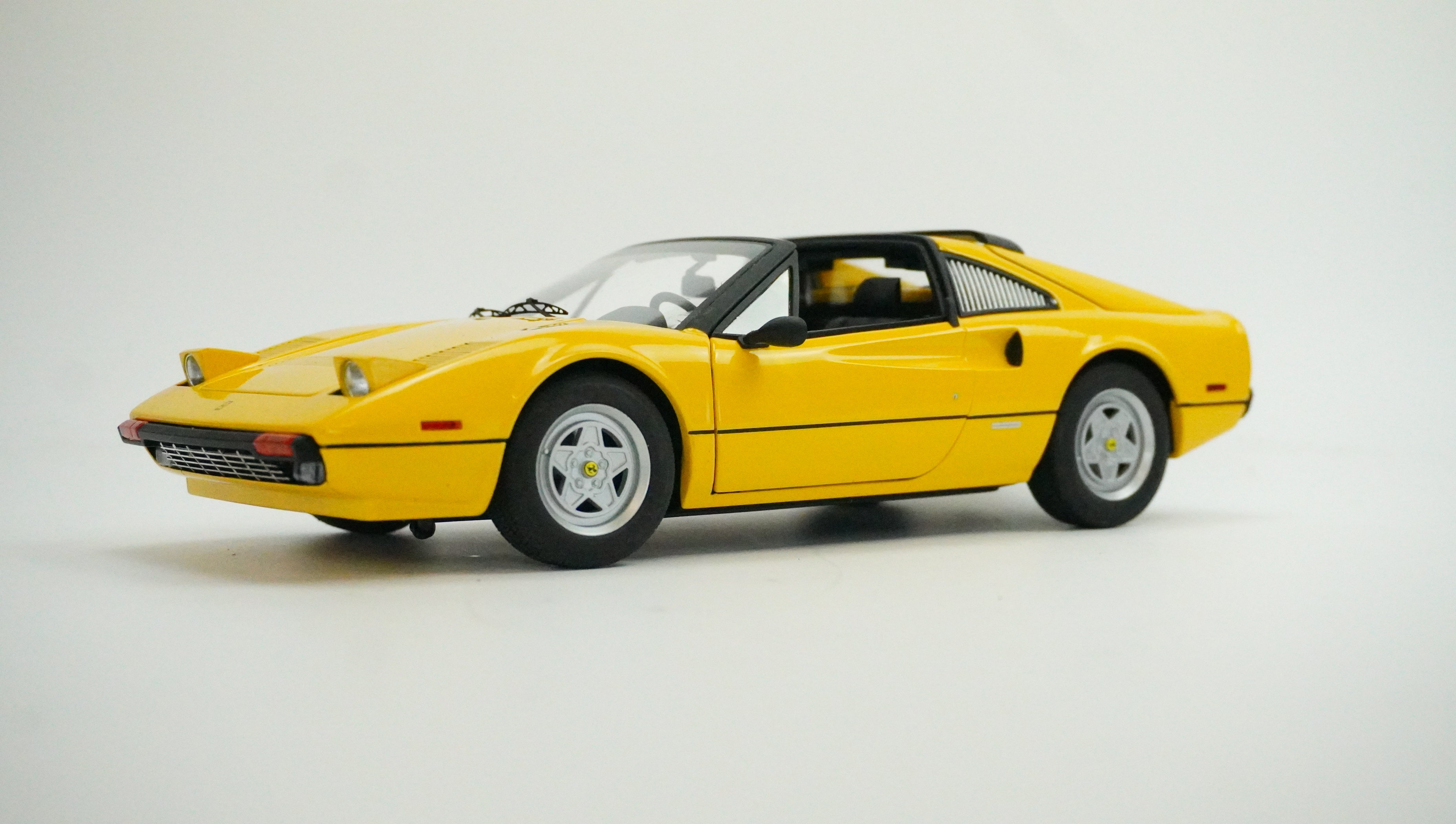 Ferrari 308 GTS Spider Limited 1:18