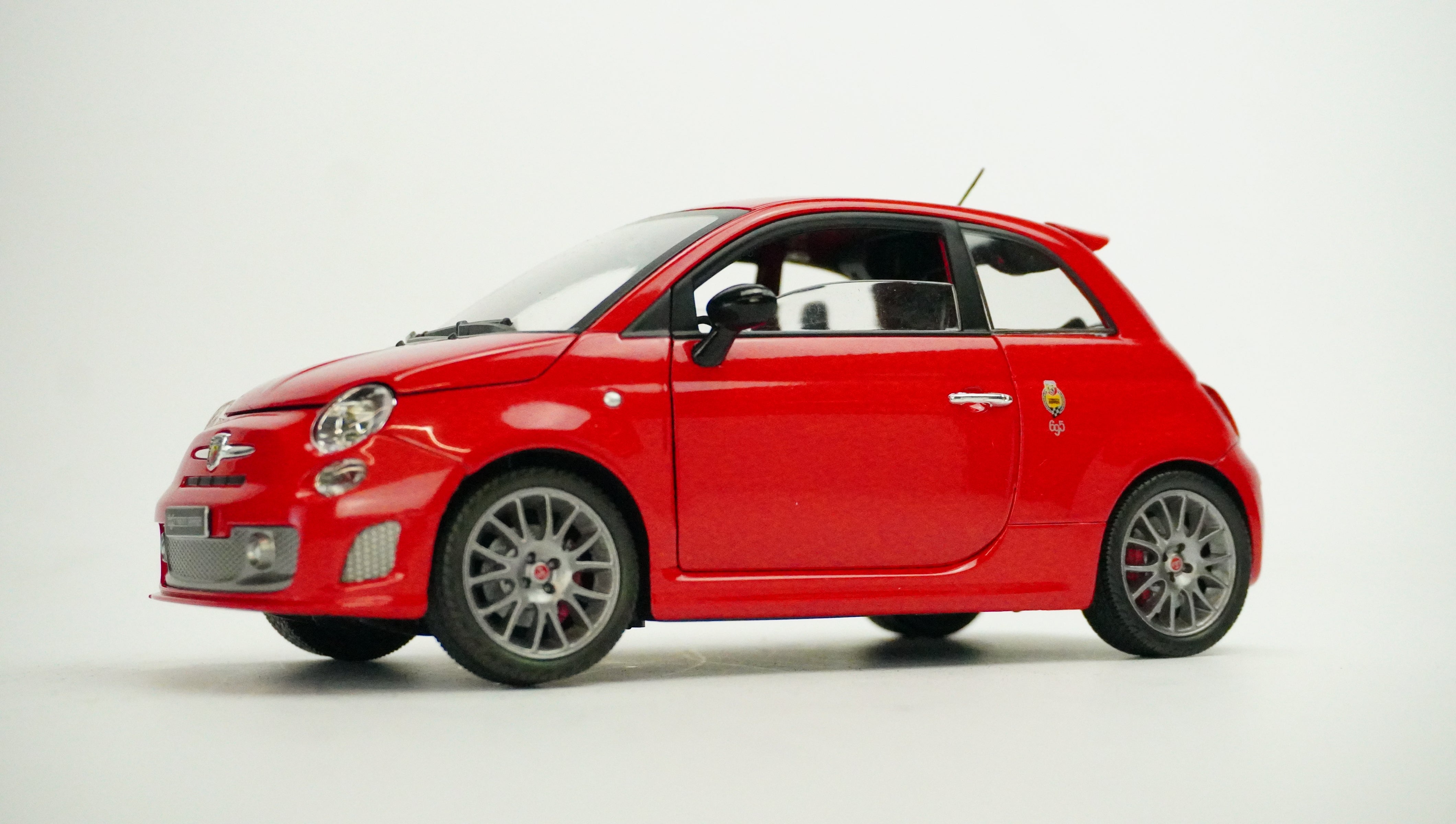 Fiat Abarth 695 Tribute 1:18